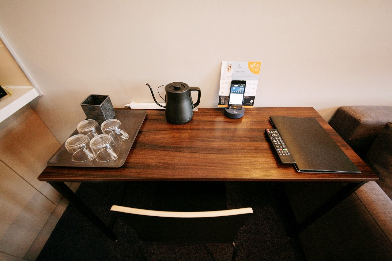 Standard desk