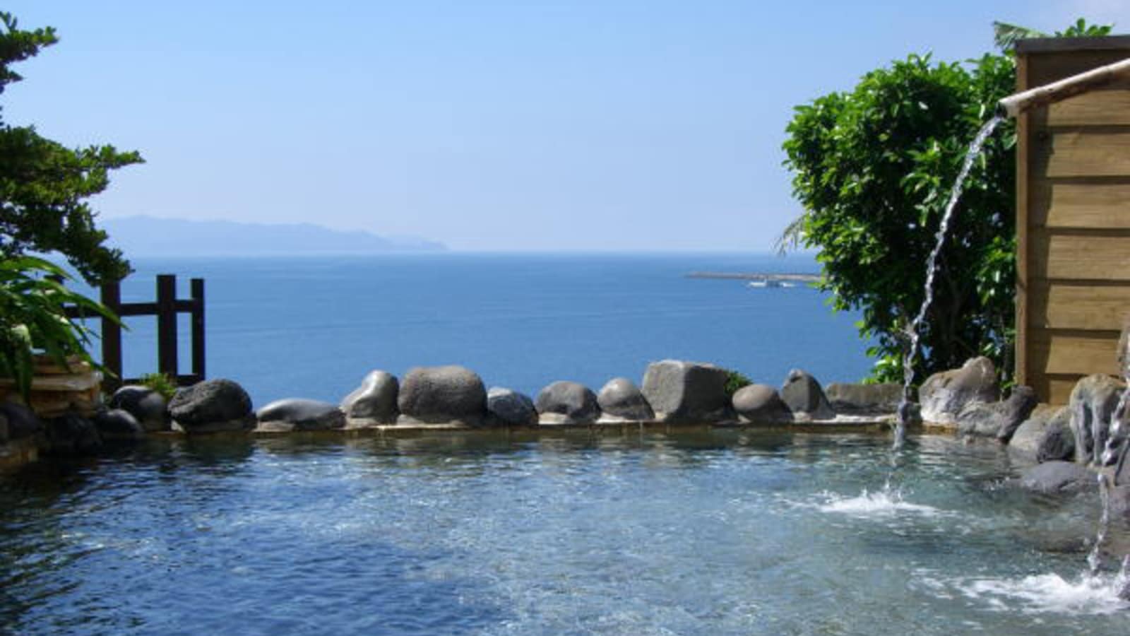 [Scenic open-air bath / male] A large panorama of Kinko Bay in front of you! You can see Mt. Kaimondake and the scenery is the best ♪