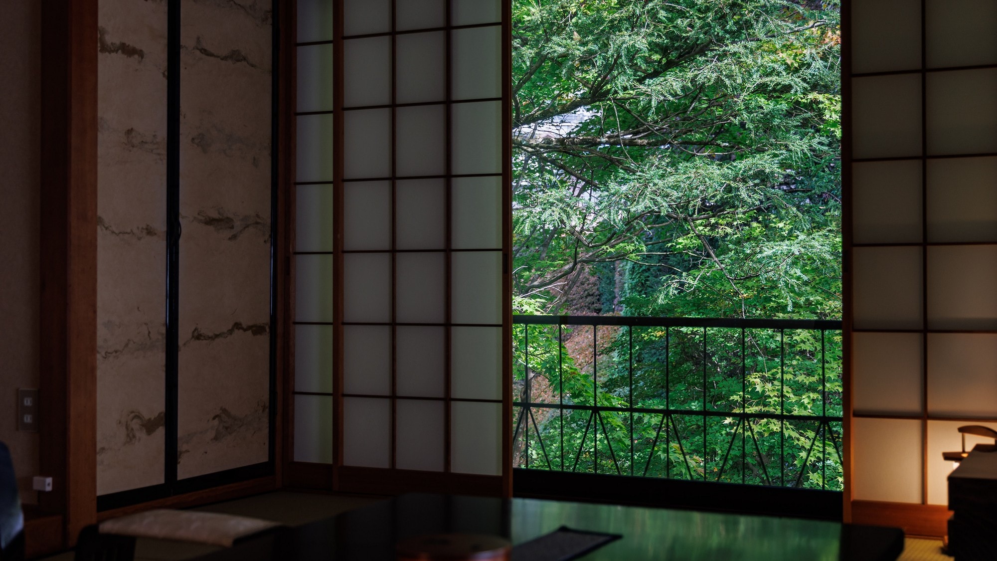 ■ [Fuji] Main building Japanese-style room, 14 tatami mats / Overlooking the Japanese garden reflecting the four seasons