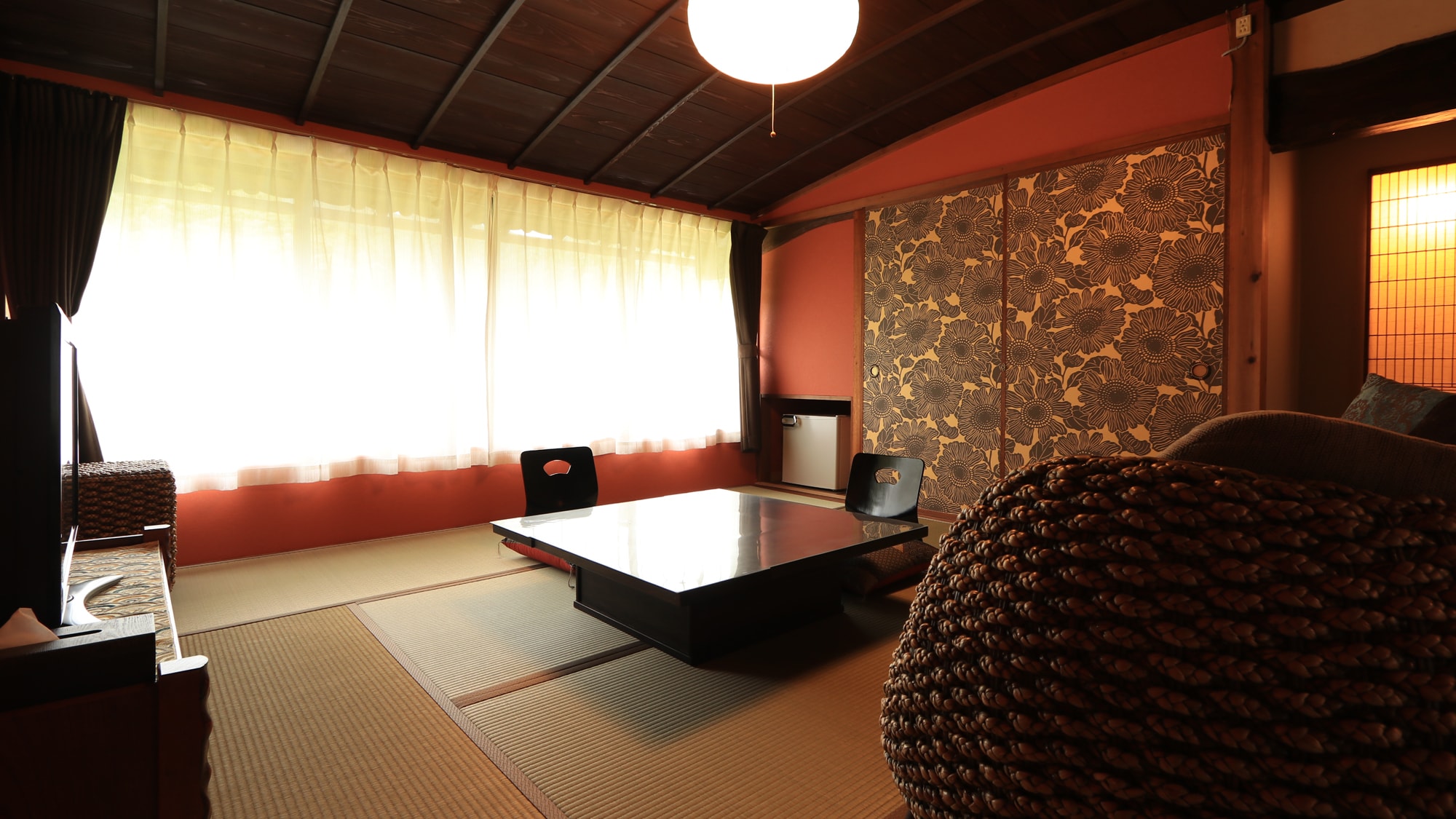 Recommended for those staying with a large number of guests [Retro Japanese-style room, 16 tatami mats]
