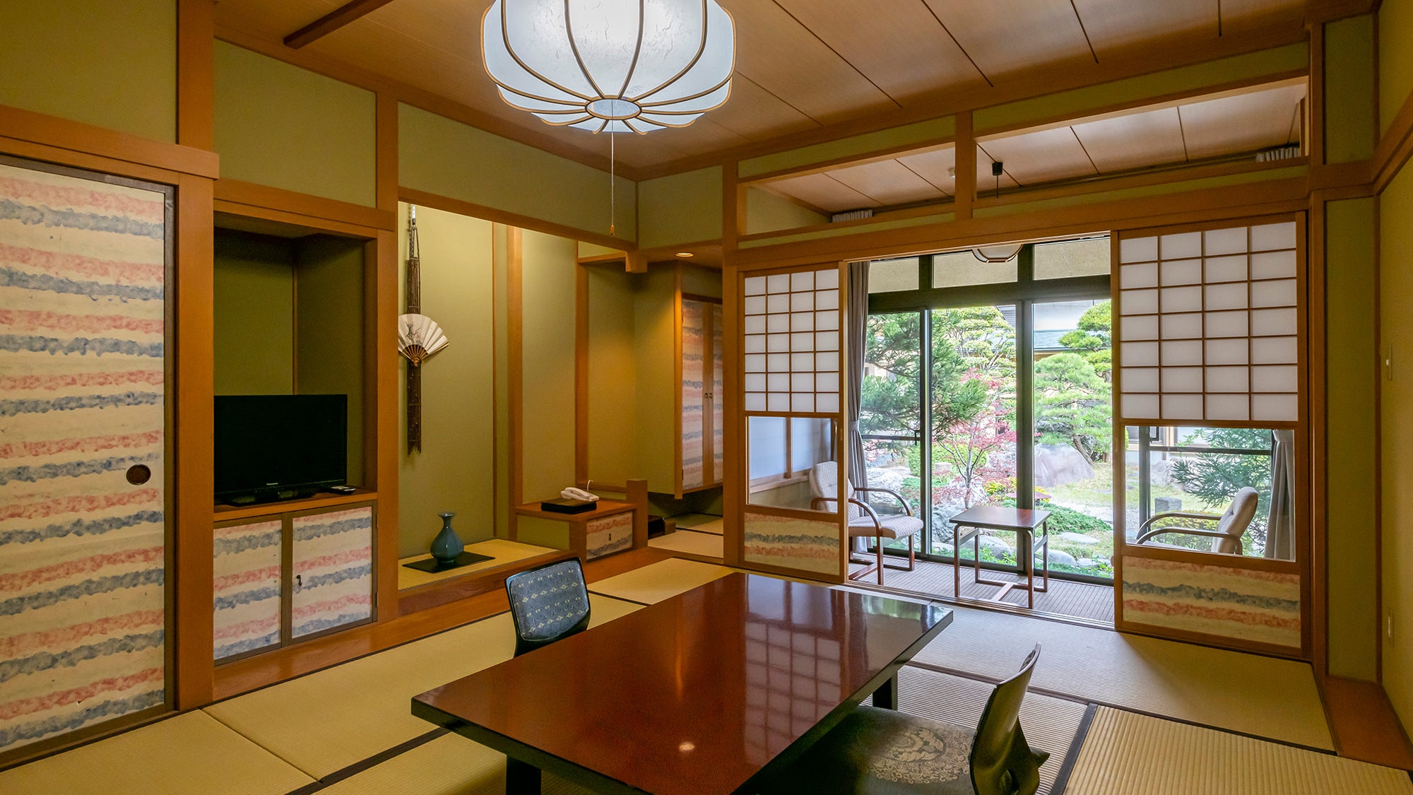 Guest rooms with indoor baths