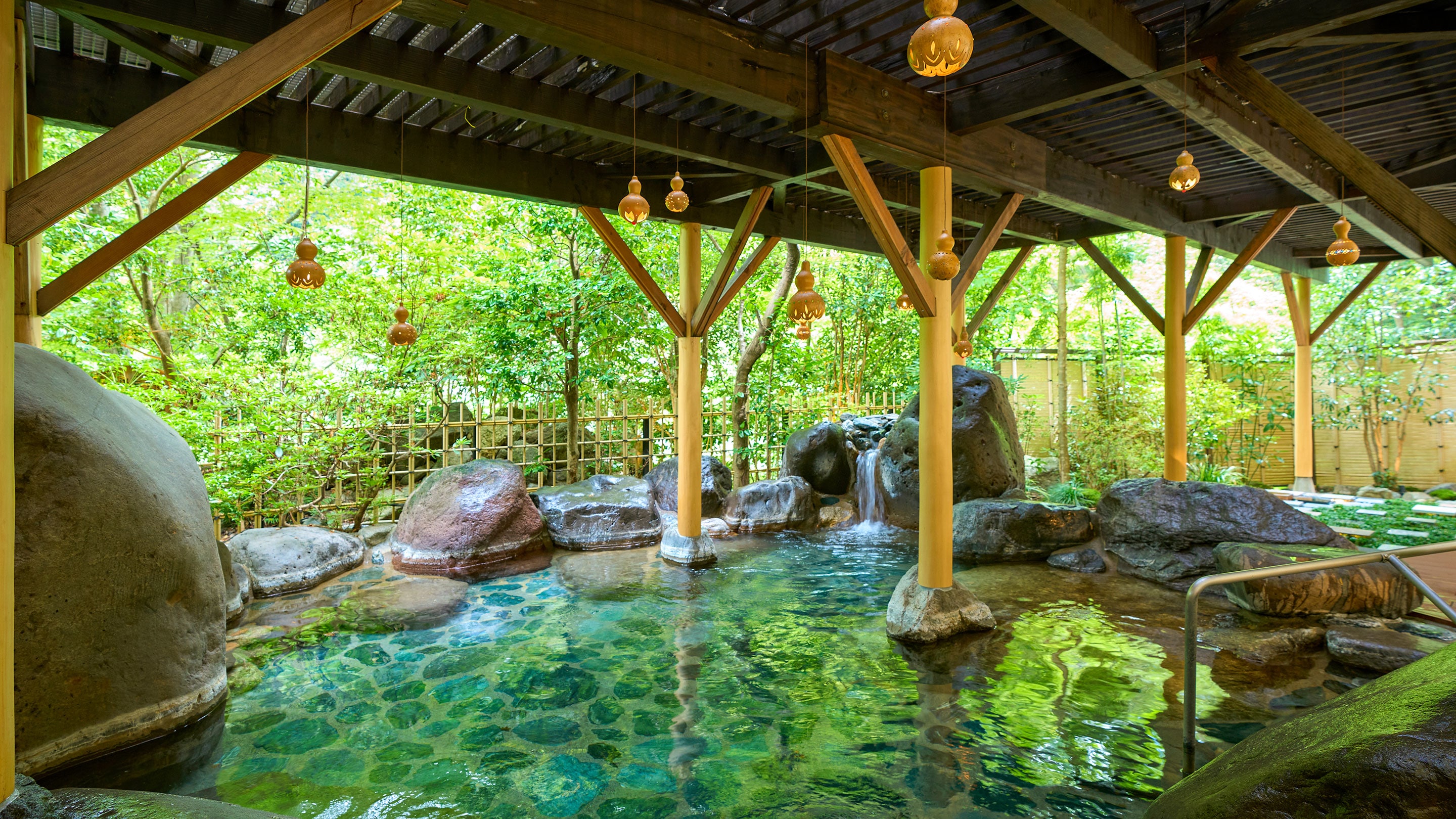 Women's open-air bath (for illustration purposes only)