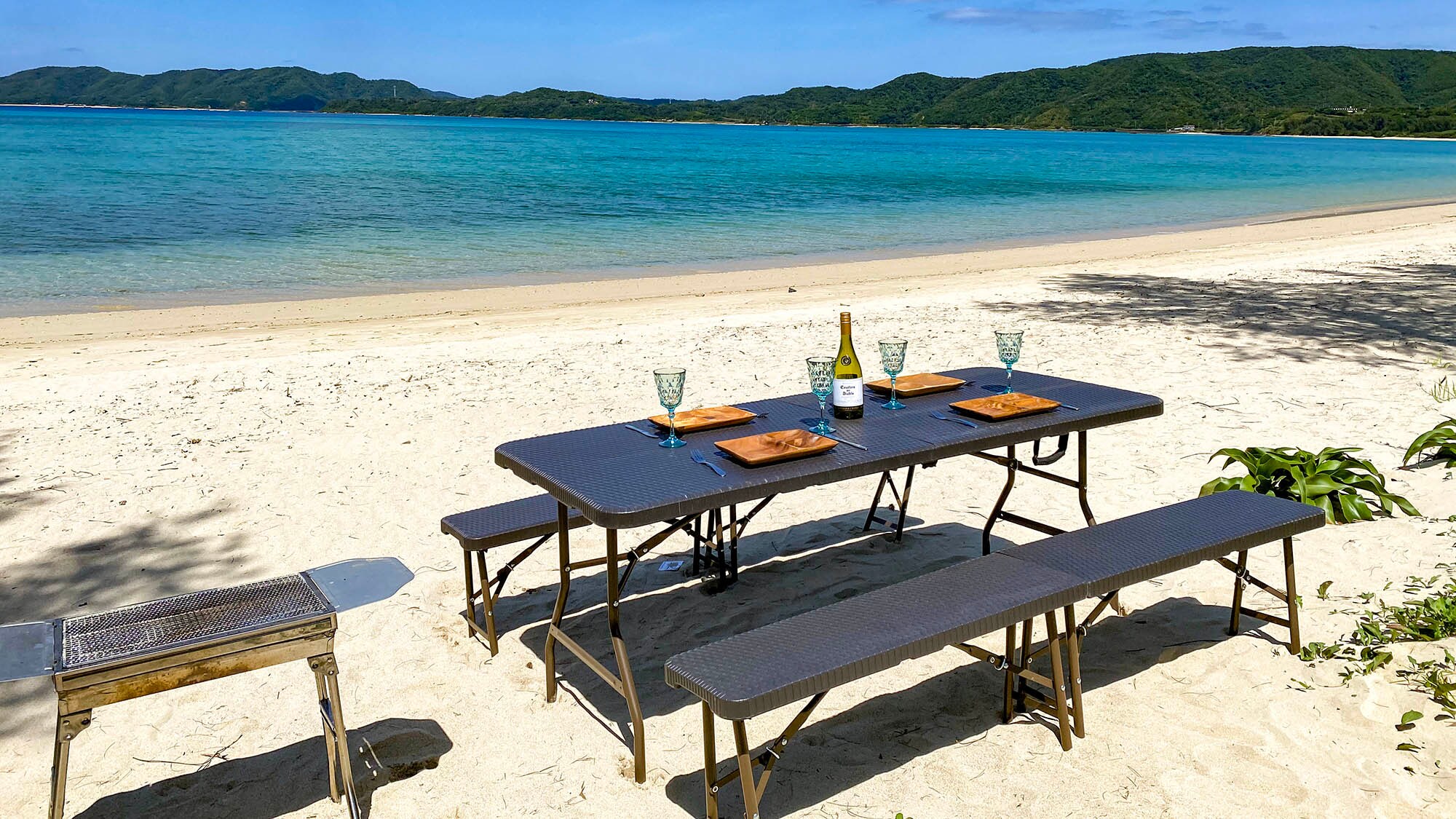 ・Enjoy a relaxing day on a private beach