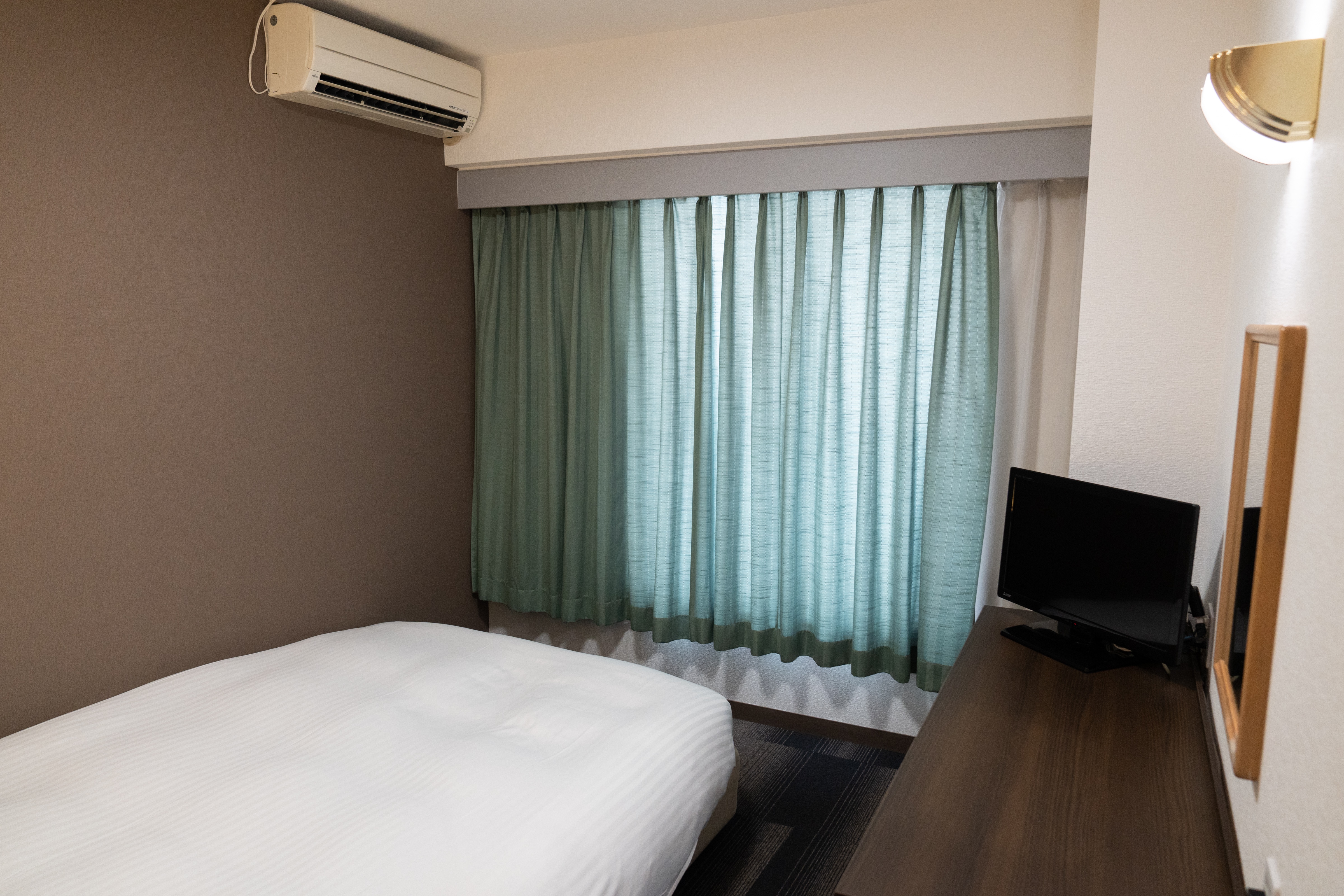 [Double room] A double room with a 140 cm bed.