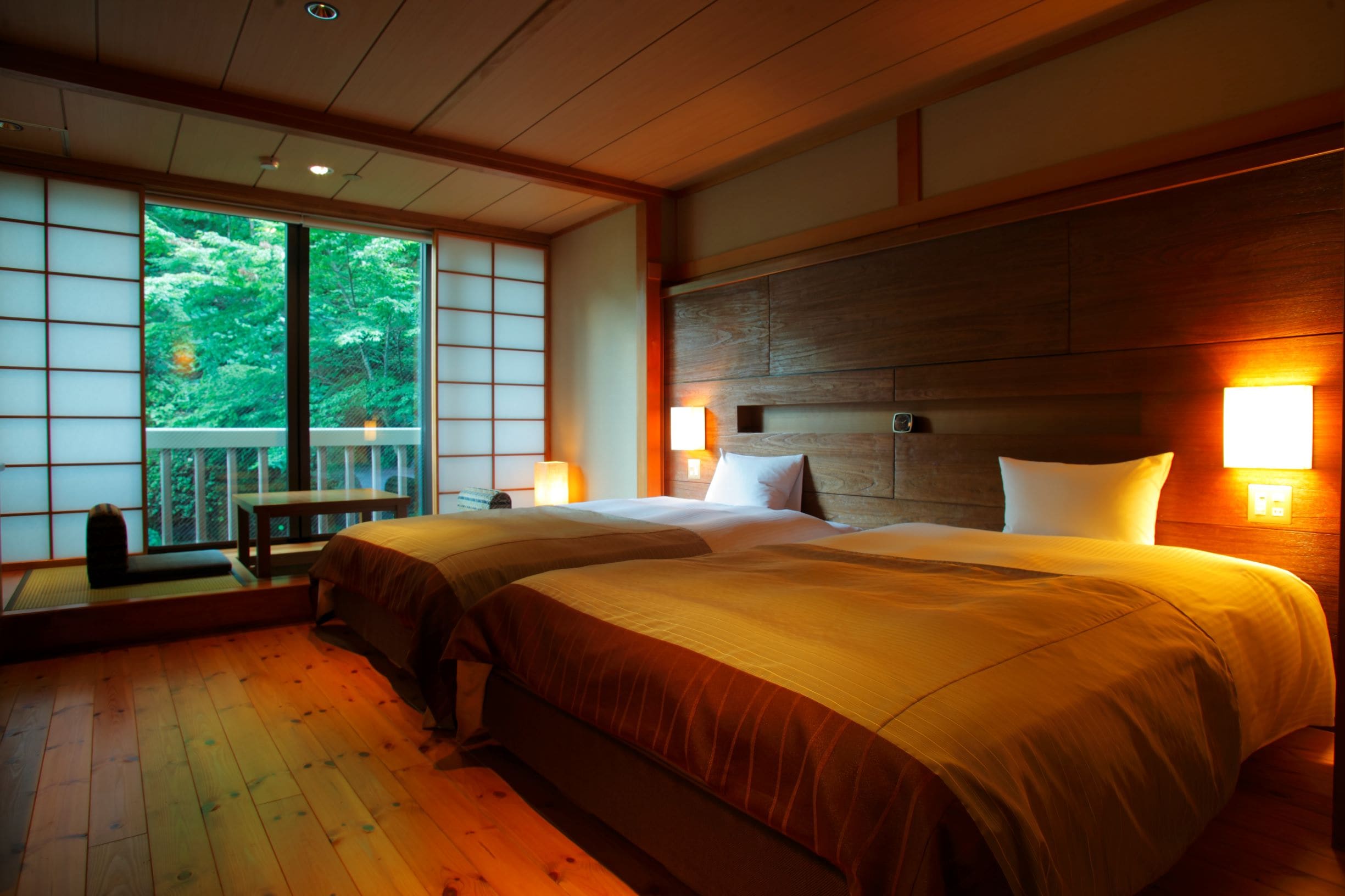 A modern Japanese-Western style room with tatami mats
