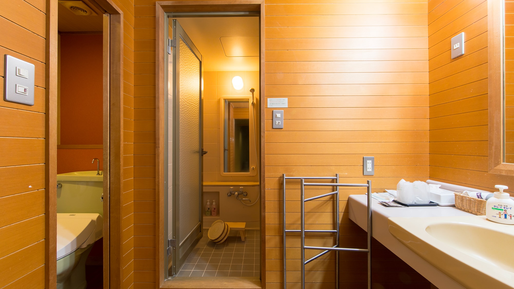 Sea side Ichima Japanese-style room 10 tatami mats 30 square meters (bath, toilet, wash basin)