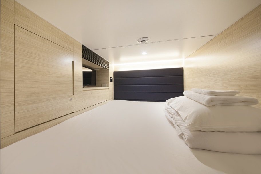 Deluxe Capsule Room