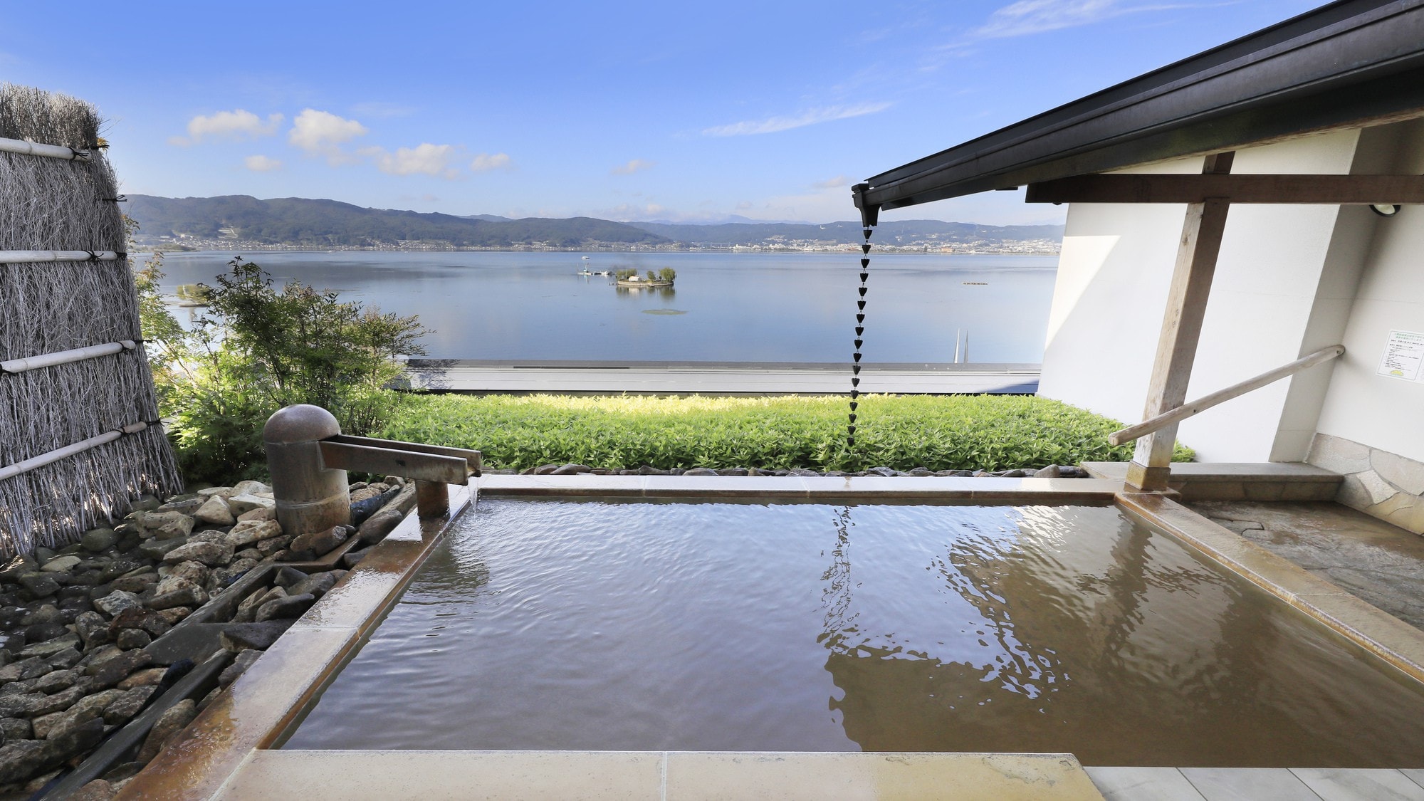 ห้องอาบน้ำรวมขนาดใหญ่ "โฮโบะ โนะ ยู" ห้องอาบน้ำกลางแจ้ง (ชู โนะ อิซุมิ)