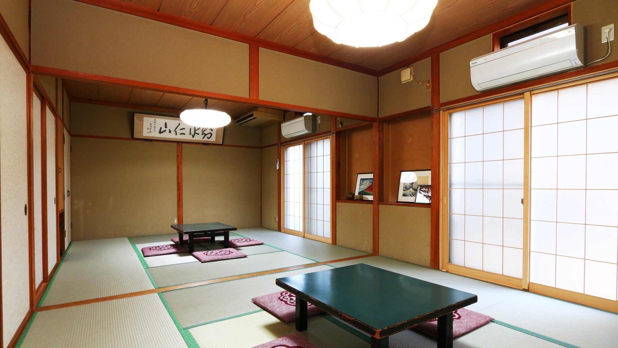 A spacious Japanese-style room with 16 tatami mats