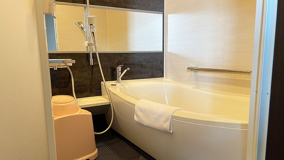 [Example of Deluxe Family Room] (Mountain side) Bathroom