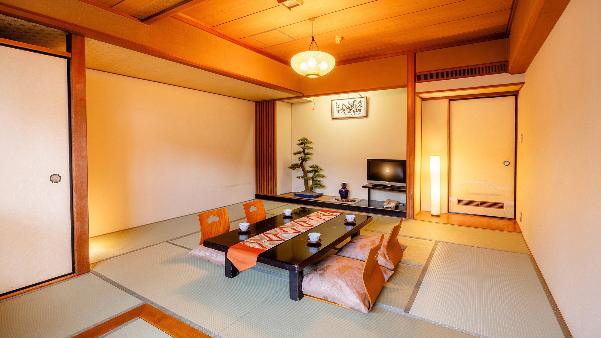 【ファミリー和室12畳】広々空間・3点独立バスで、ご家族・グループのご旅行にぴったり。