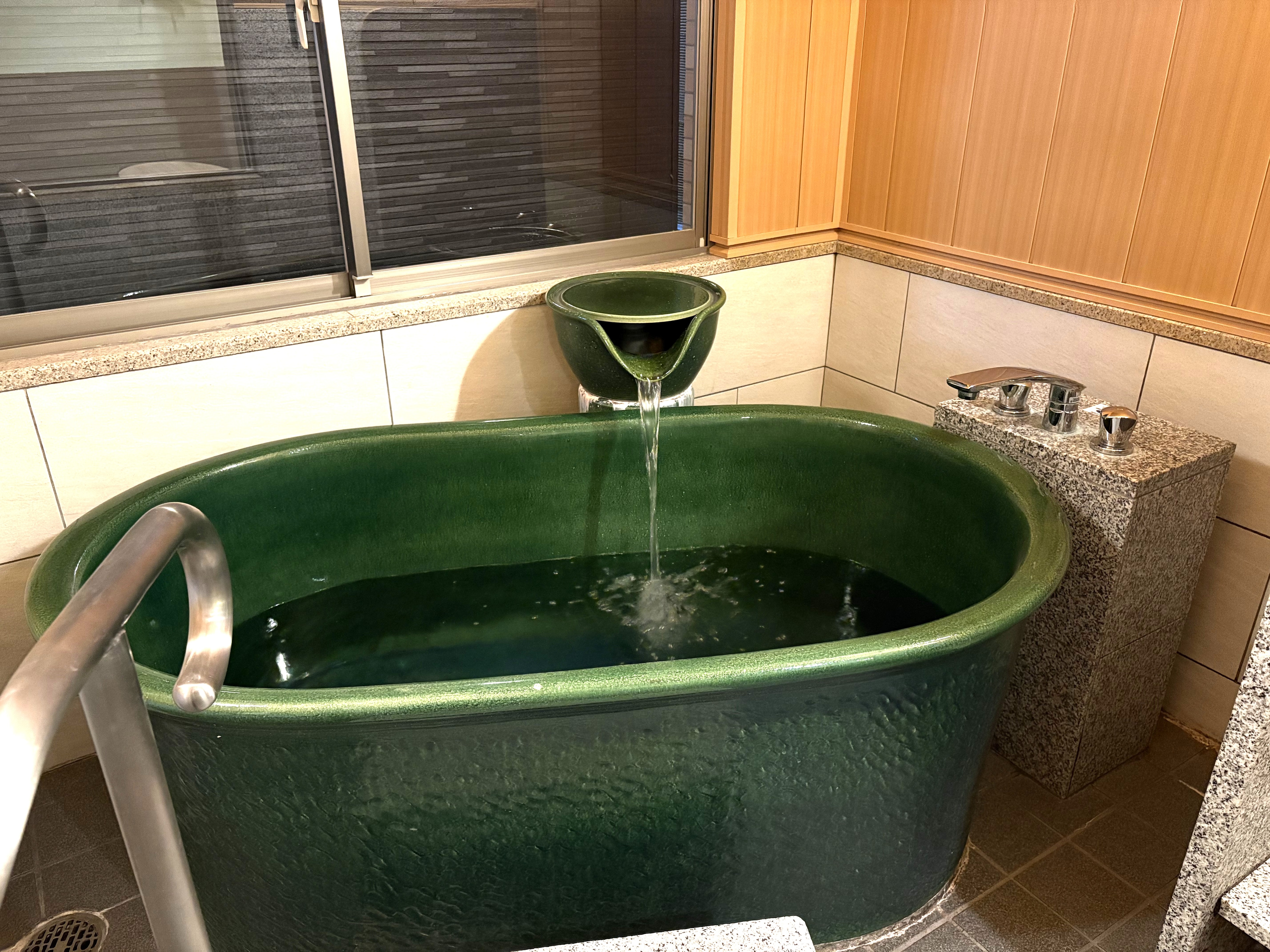 高级客房，配有桑拿浴室和室内浴池