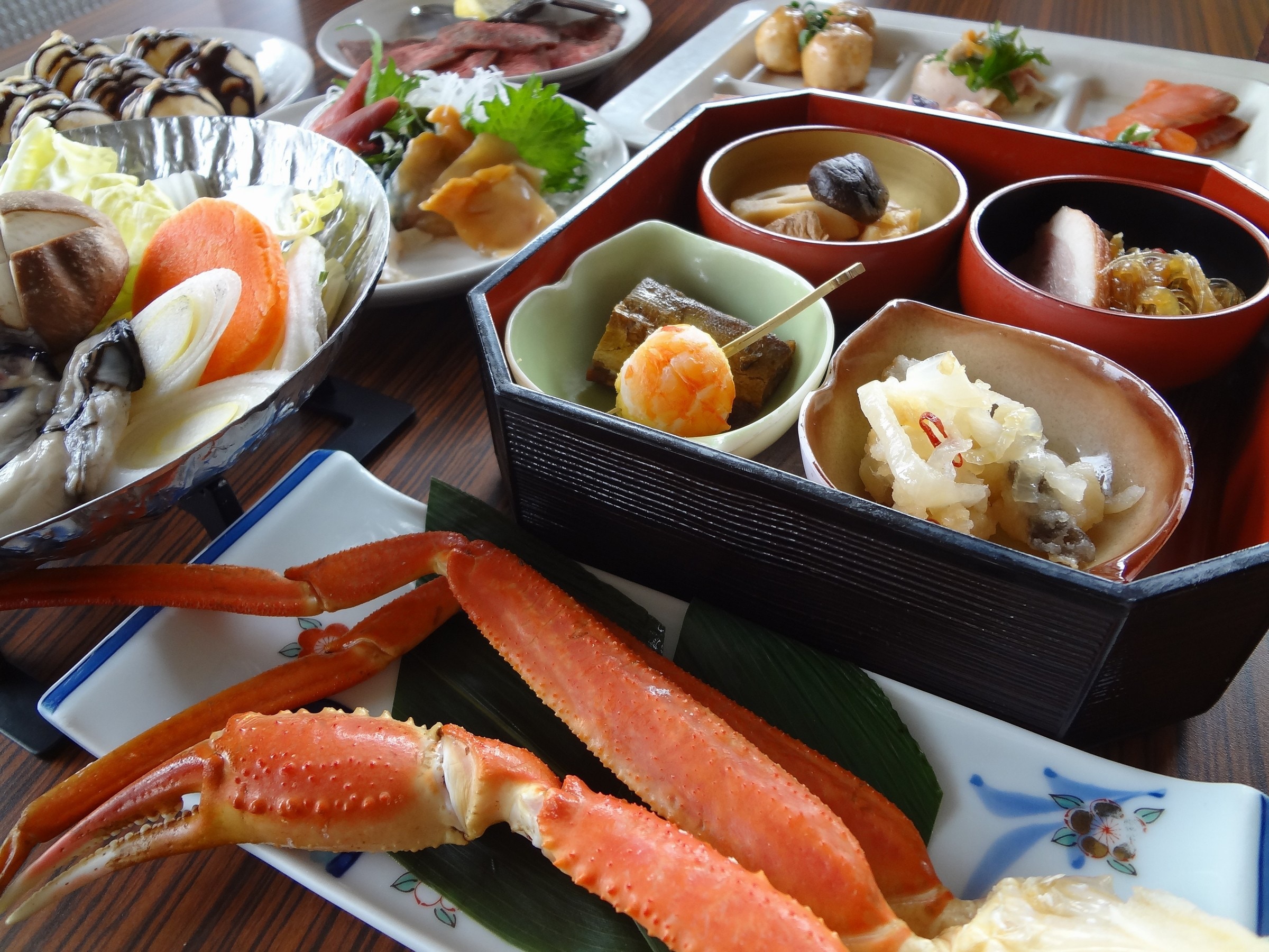 [Mini Japanese set] Snow crab, oyster hot pot and BBH original half buffet that will be a set ♪