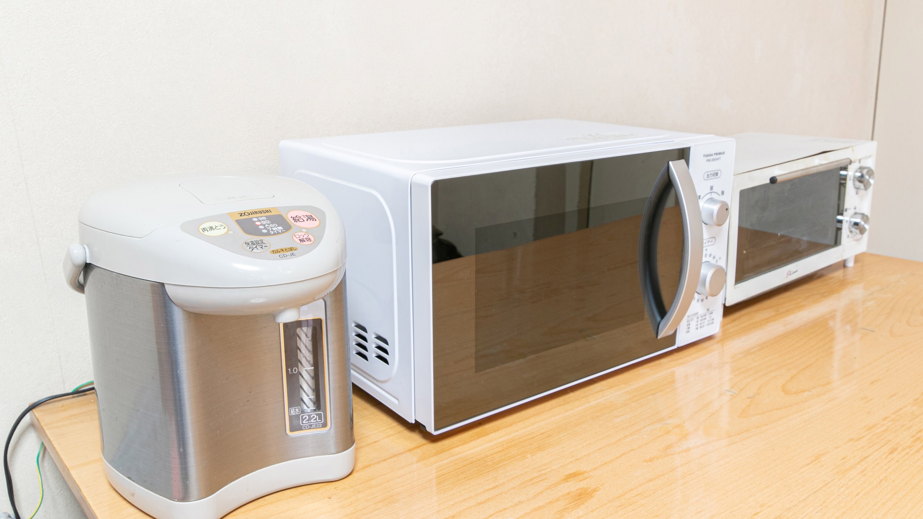 Microwave oven and electric kettle