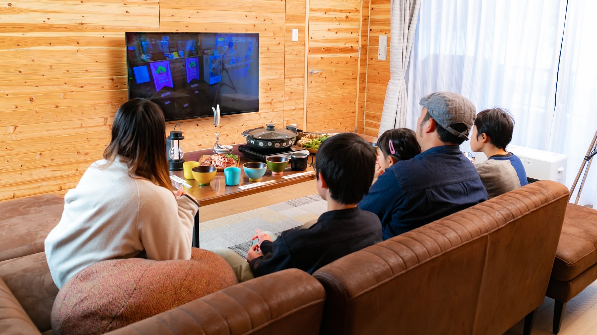 *[Gran Cabin] Watch TV while enjoying your time together as a family.