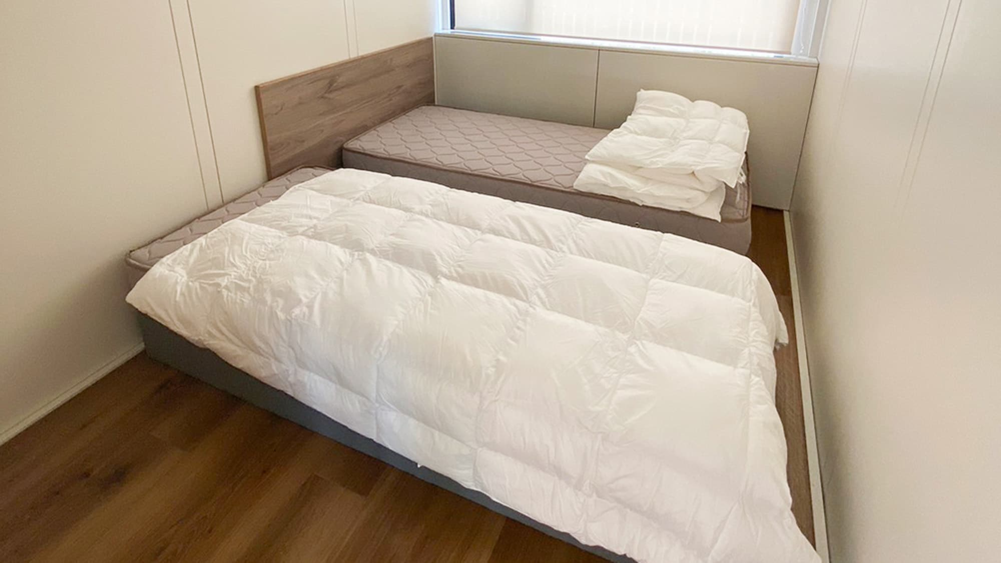 ・[Standard Cabin] A twin room with two single beds.
