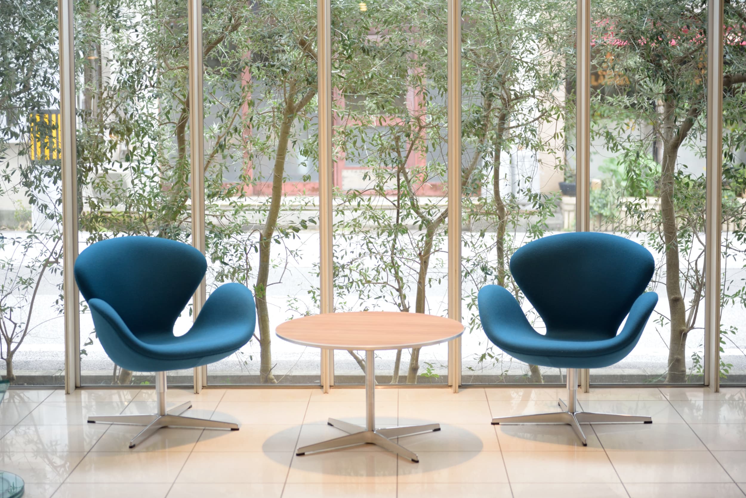 1F Swan Chair