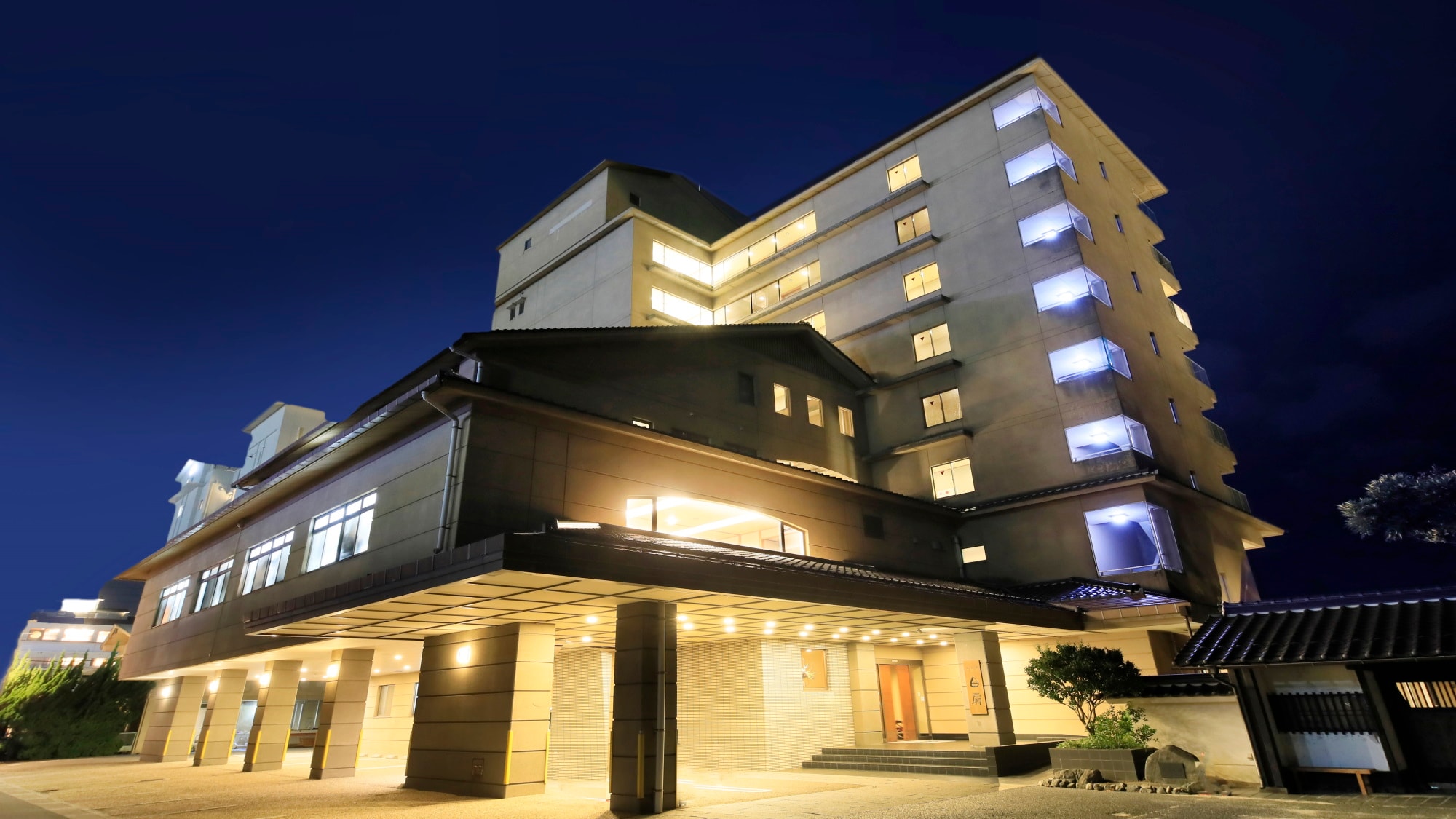 [外觀] 夜晚的外觀