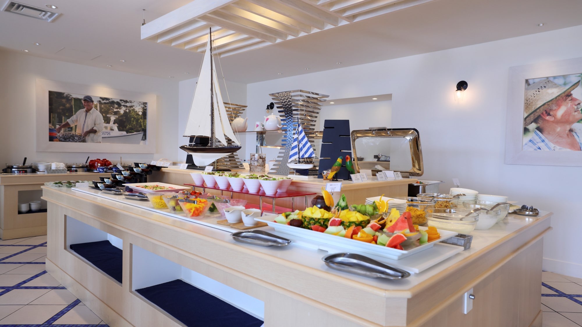 [Breakfast] The buffet table offers over 50 Japanese and Western dishes, all sourced from local producers.
