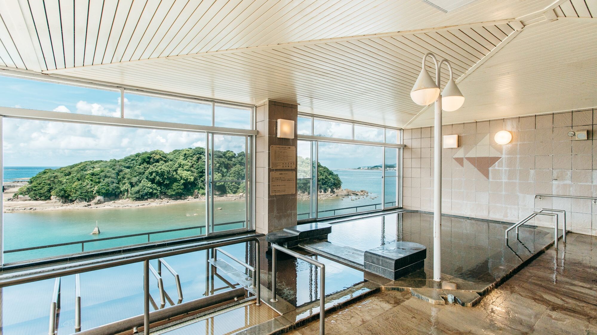 The observation bath on the fifth floor