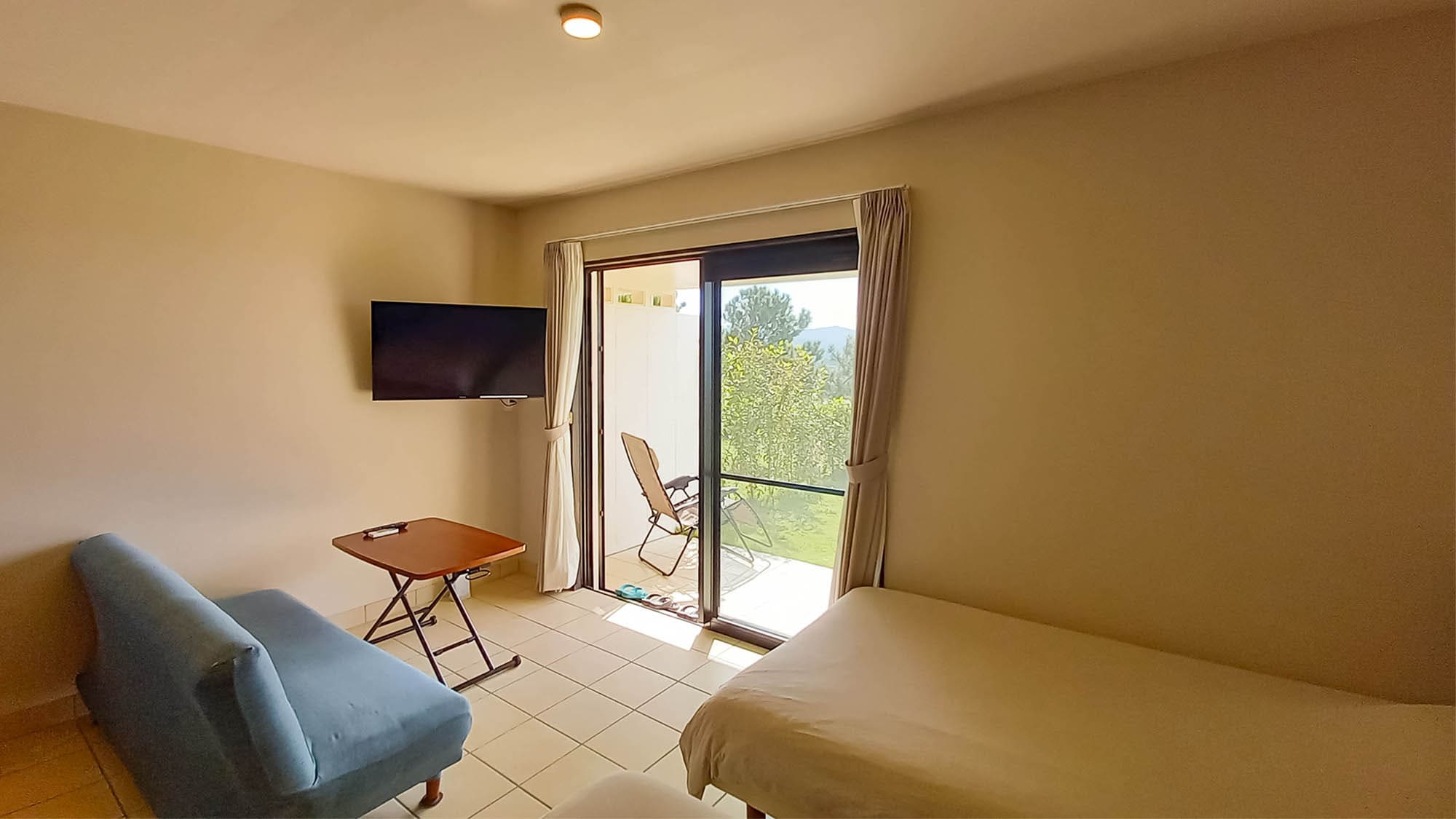 ・ [Room] You can relax while feeling the wind and scent of the island.