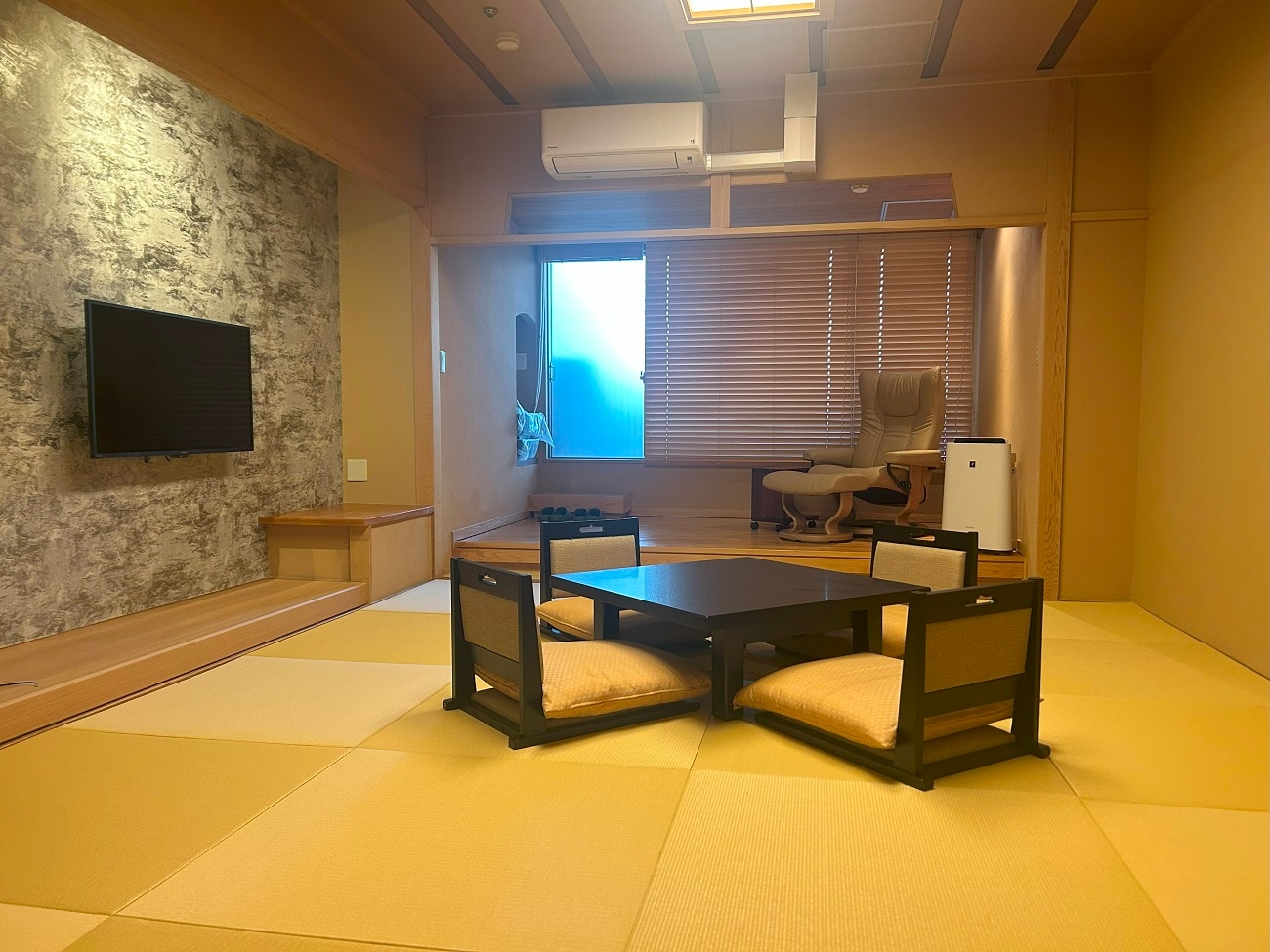 1 room with dew