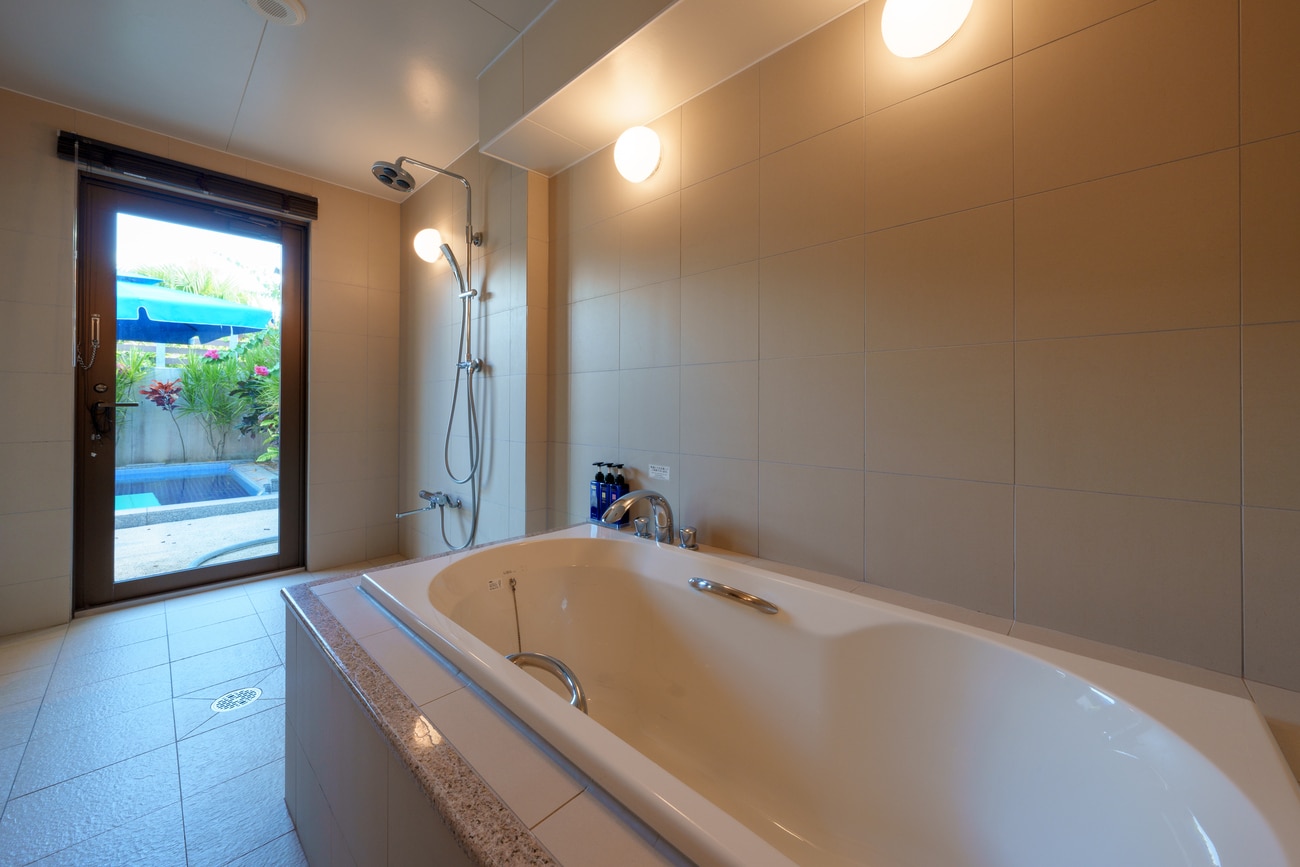 Presidential Cottage Bathroom/Villa Garden