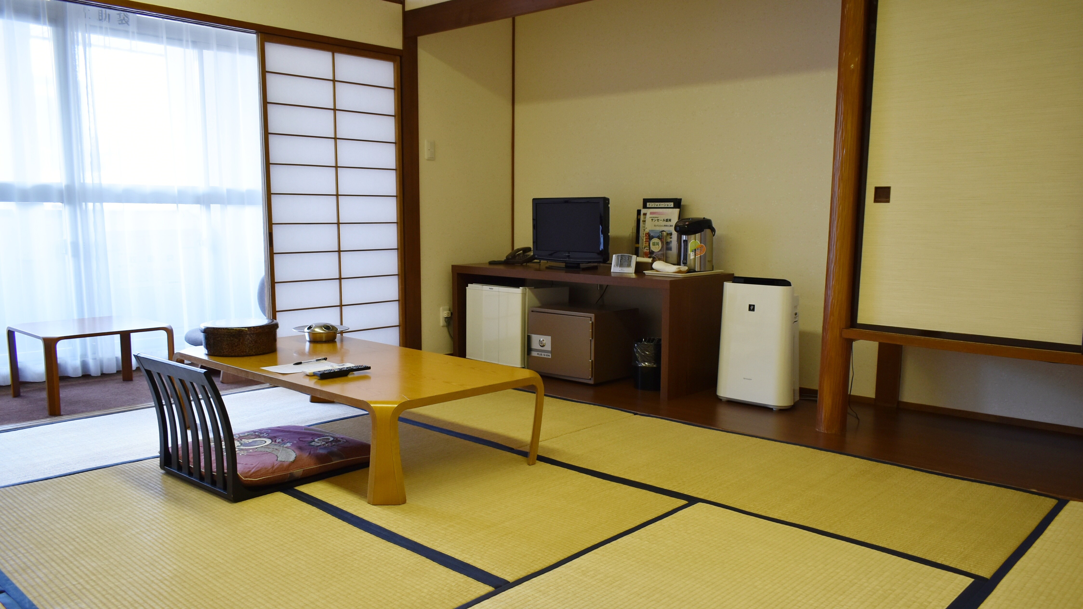 [Japanese-style room 10 tatami mats]