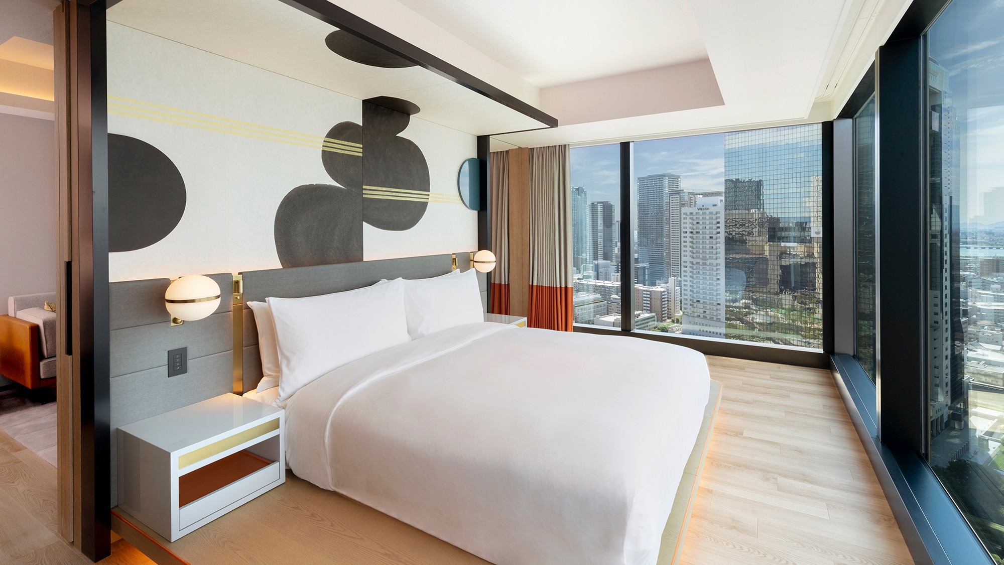 Canopy Corner Suite (King Bed)