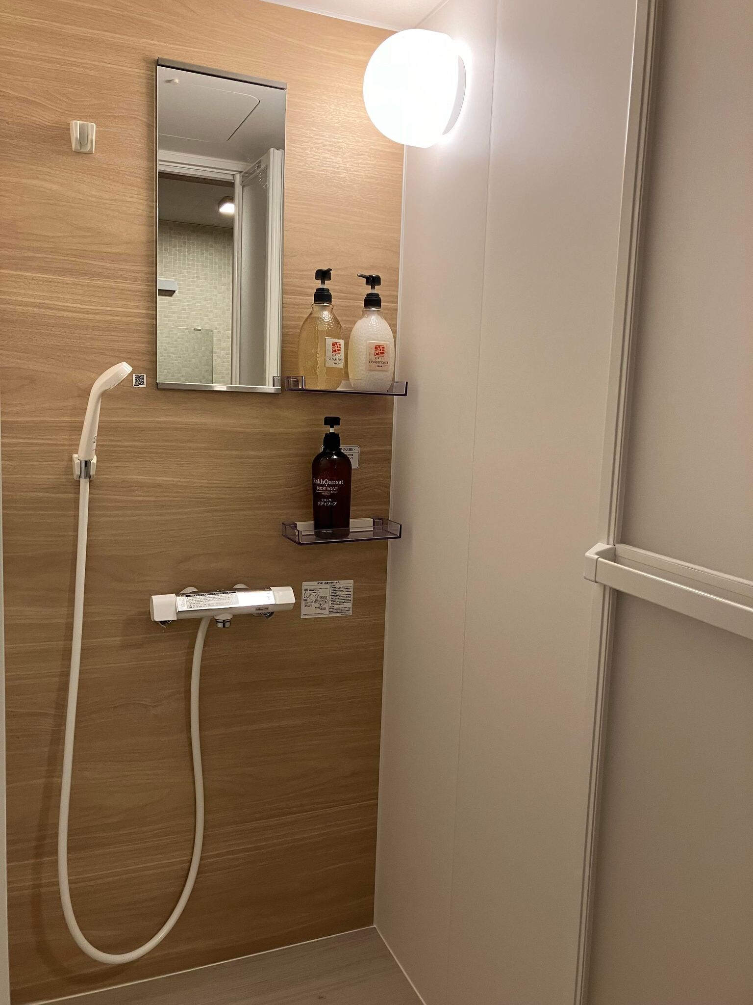 Japanese-Western style shower room