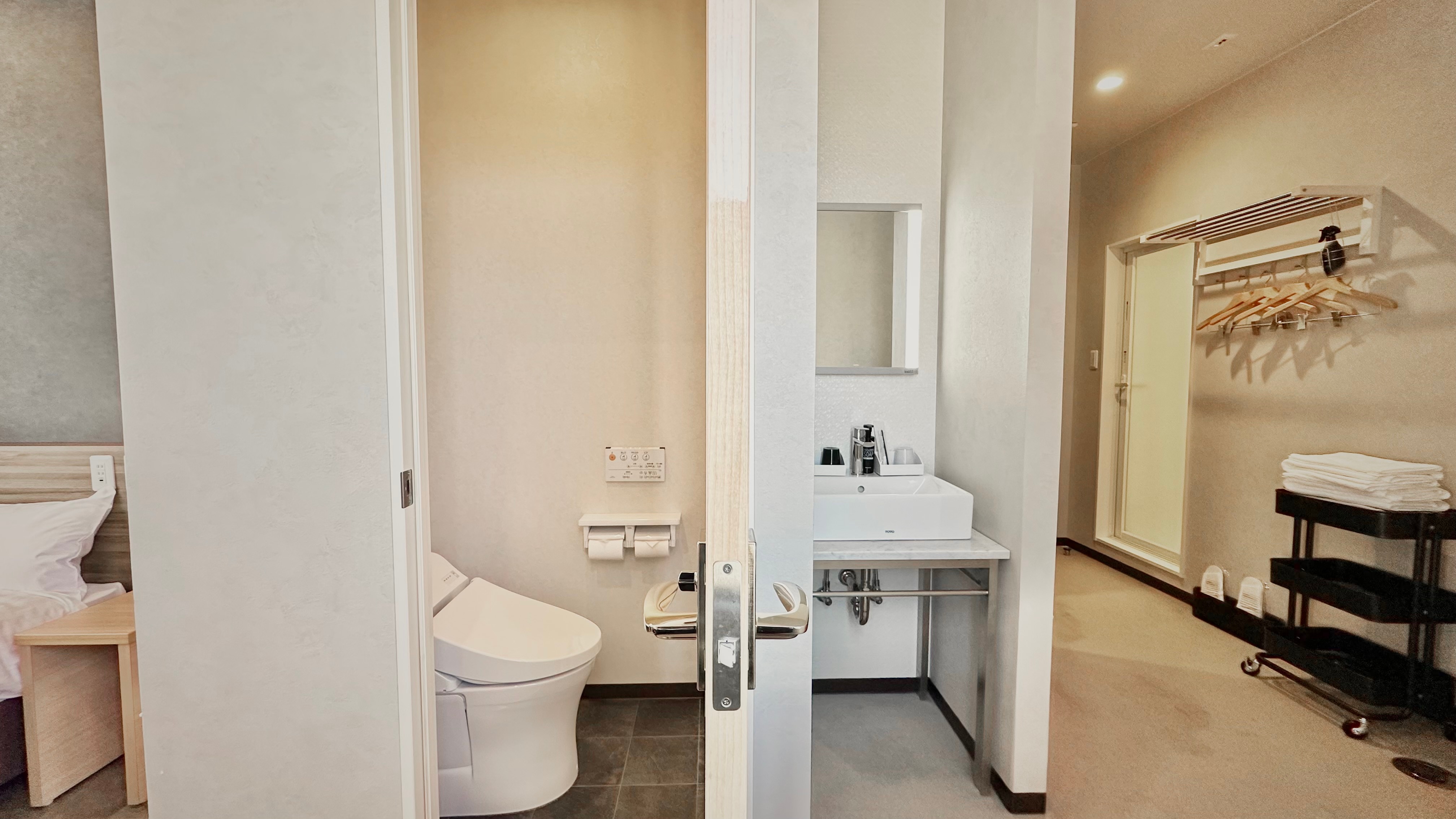 Non-smoking standard plus double room example (503)