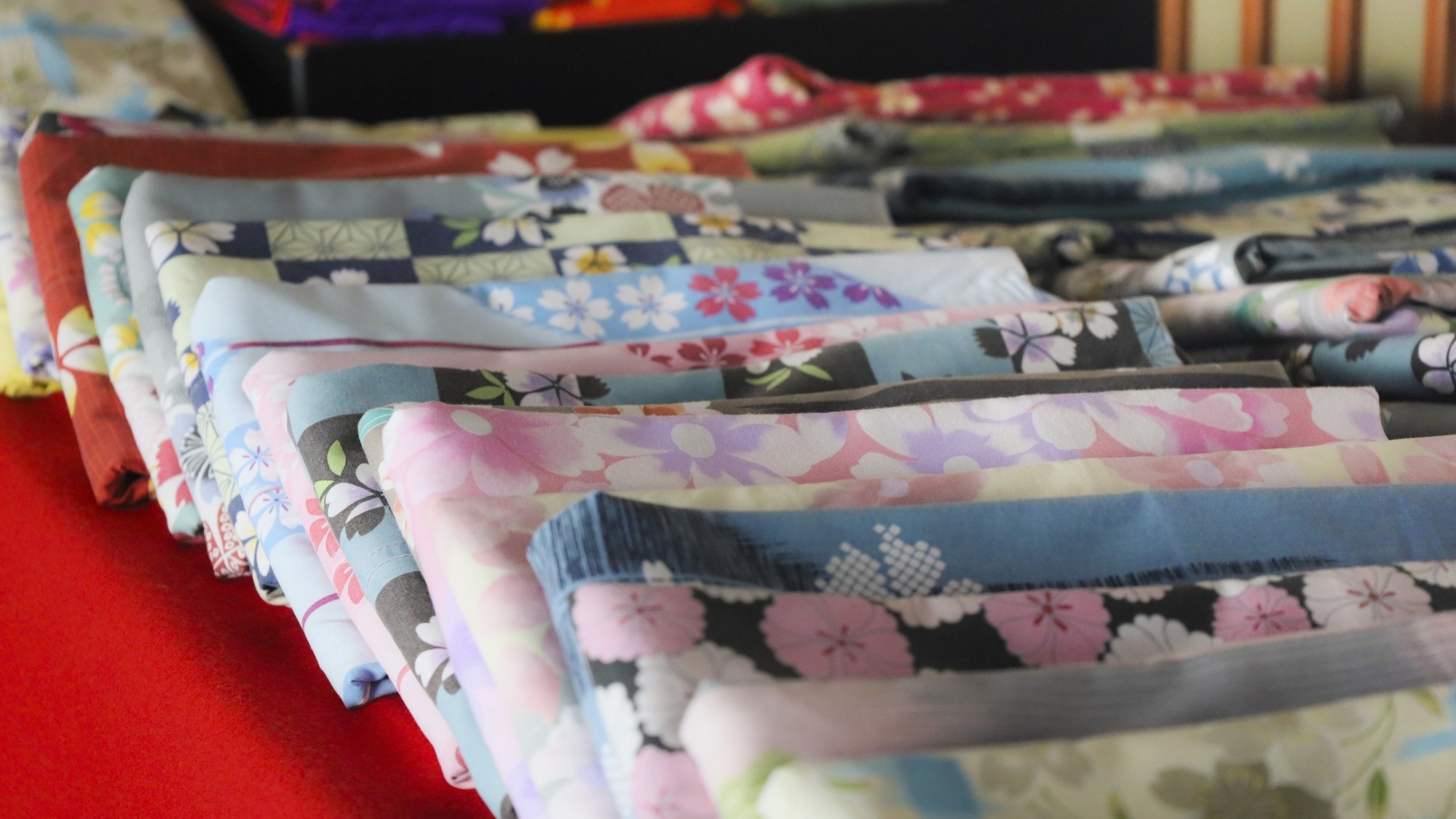 Service / example of colorful yukata for women
