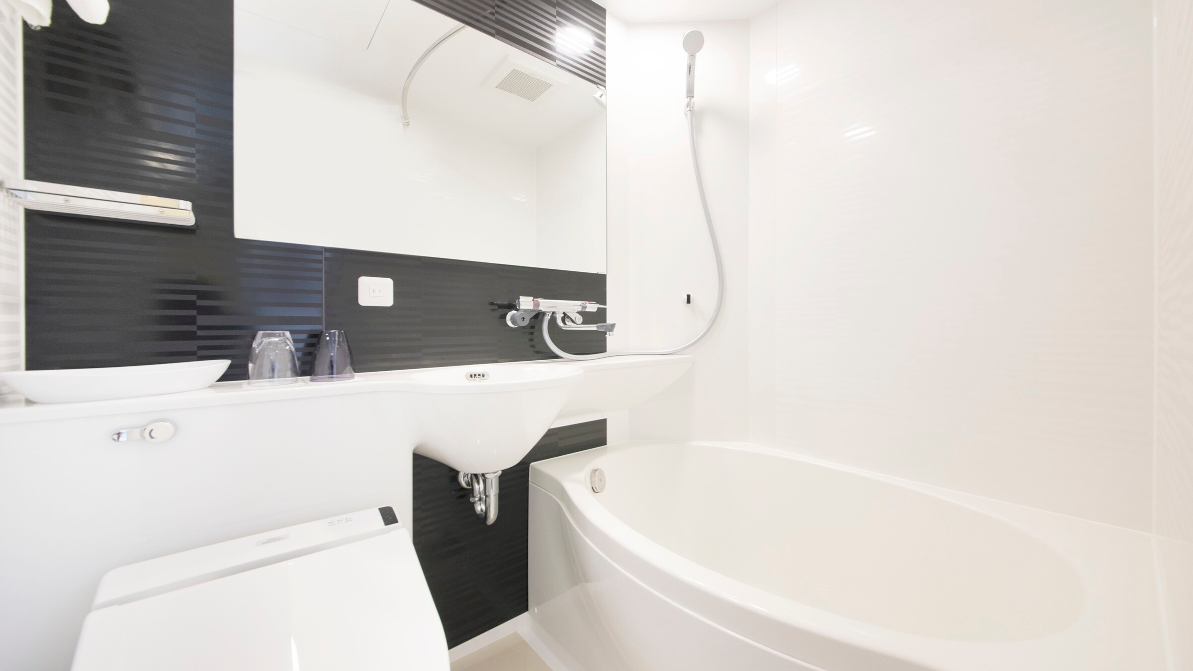 [Twin] Bathroom. All rooms have washlets and clean bathrooms to help you get rid of the tiredness of the day.