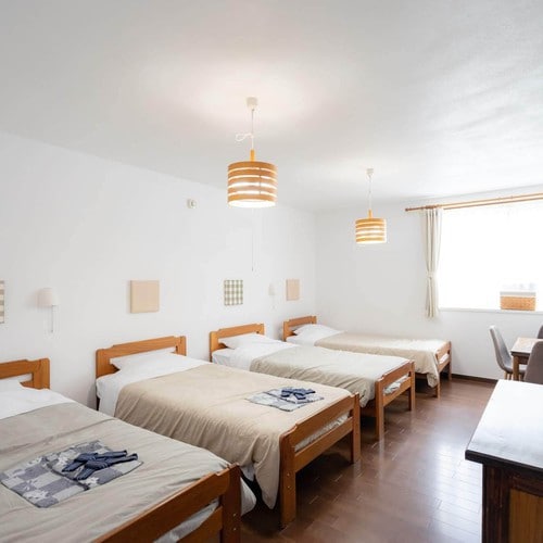 Kamar Quadruple