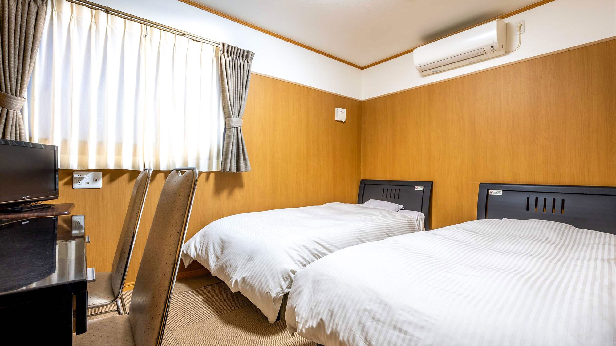 ・[Annex Western-style room 10 tatami mats] Twin room for couples and couples traveling together