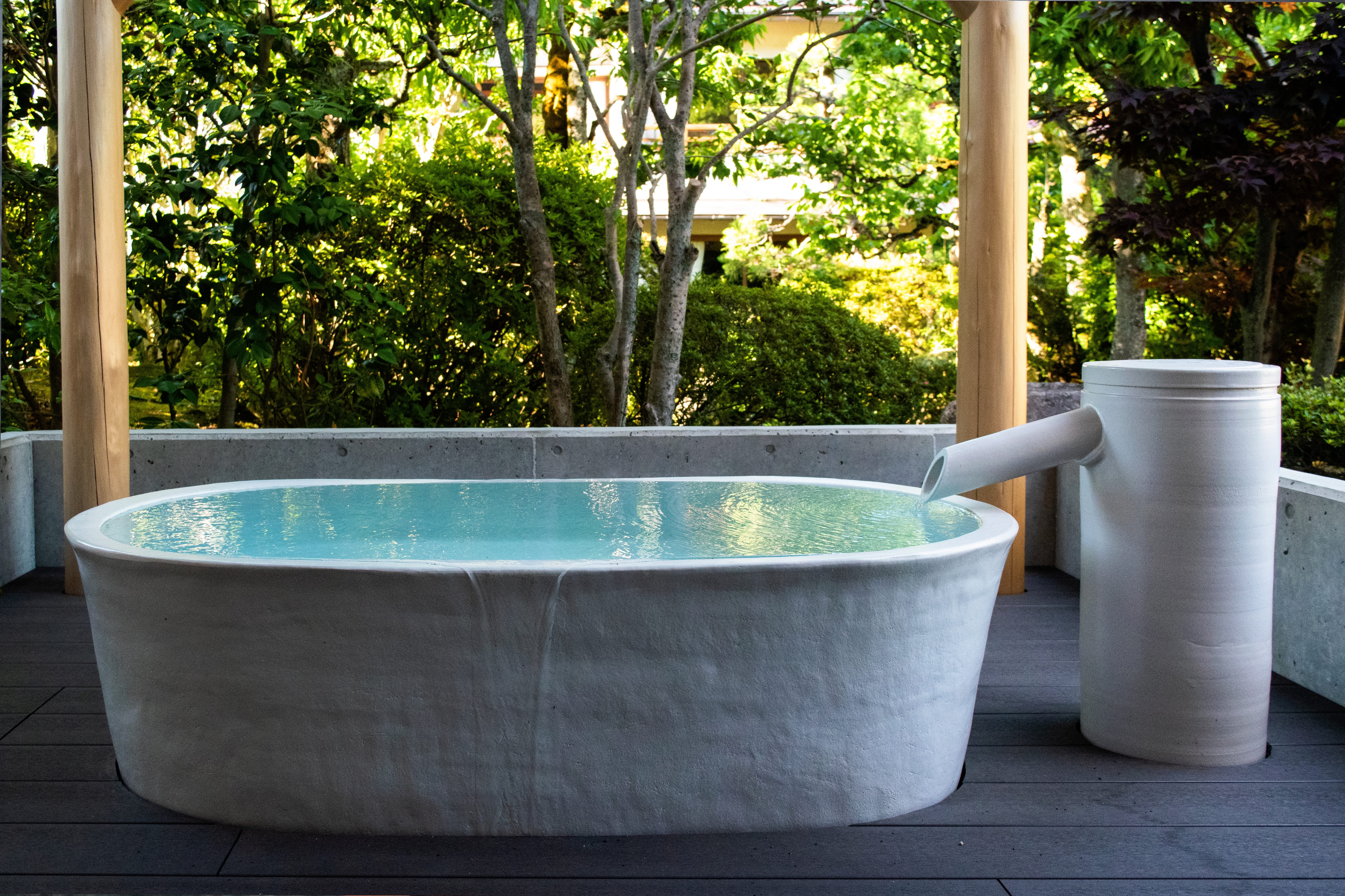 [Pemandian terbuka] Air panas dari sumber pribadi