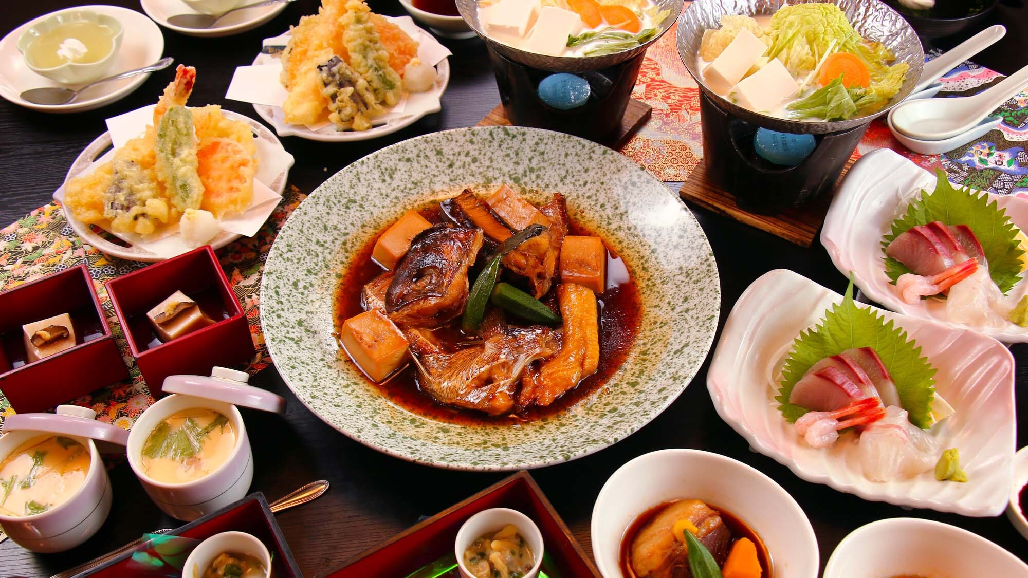 <Seafood Kaiseki> Kursus di mana Anda dapat menikmati makanan laut yang tumbuh di Terusan Bungo, termasuk sashimi musiman dan ikan rebus.