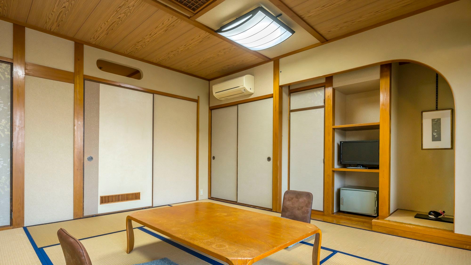 Japanese-style room (10 tatami mats)