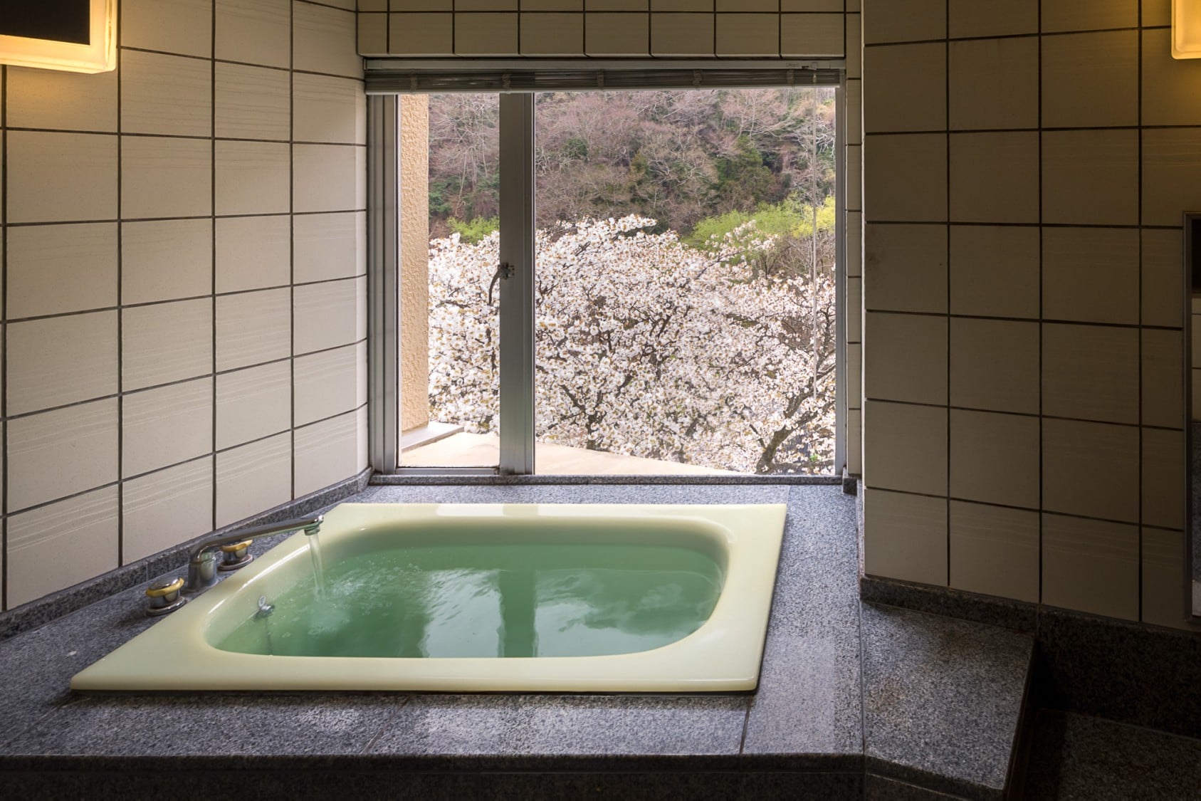 ★山茶花室內浴池