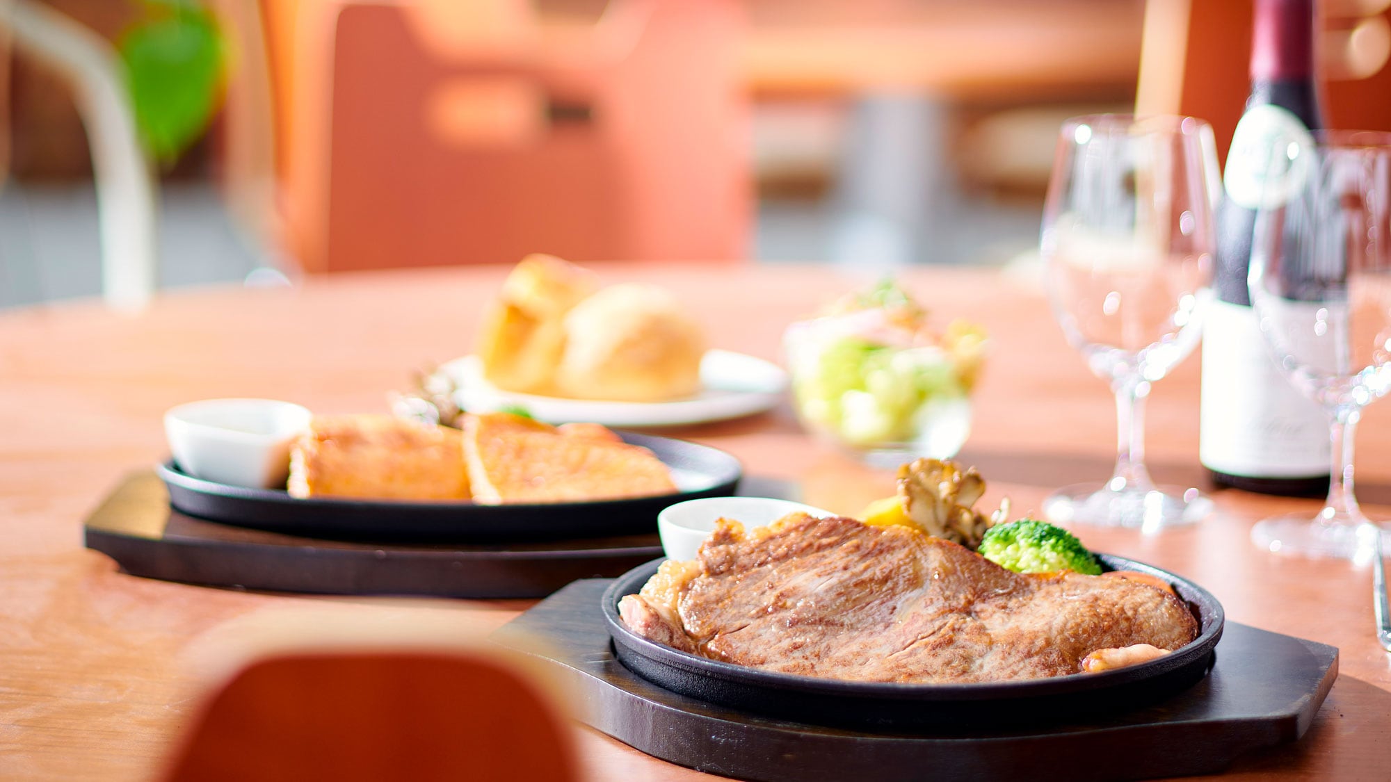 [The Green Terrace Nikko] เราขอสัญญาว่าคุณจะได้รับประทานอาหารแสนอร่อยและช่วงเวลาอันอบอุ่นหัวใจในพื้นที่พิเศษที่คุณสามารถสัมผัสได้ถึงธรรมชาติและอาหาร