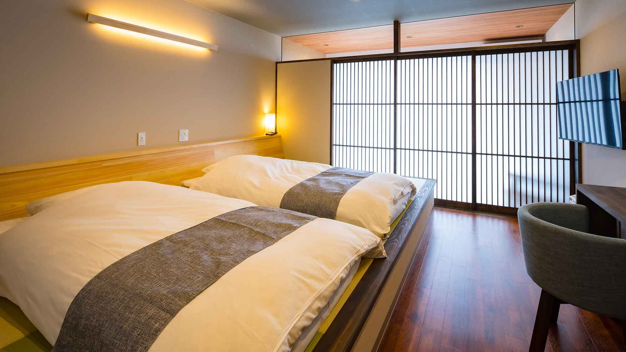 ・[An example of a Japanese-Western style room facing the sea] Futons are available in the Ryukyu tatami raised area.