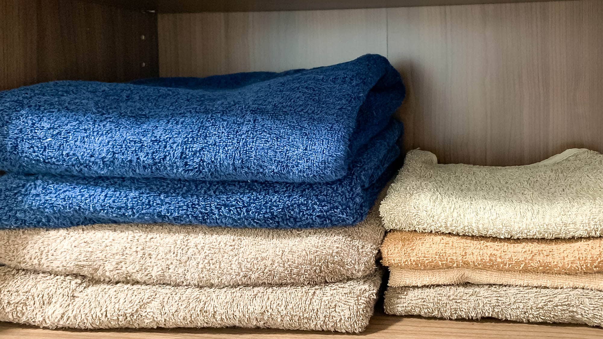 ・ Face towels and bath towels are available in each guest room.