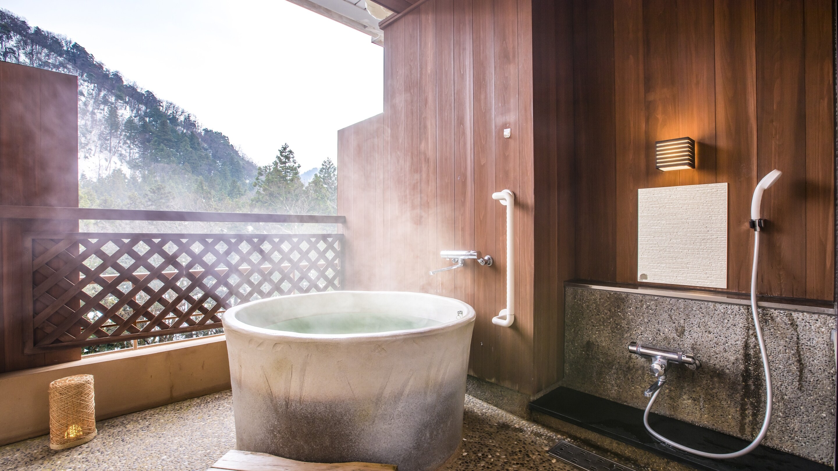Superior Japanese-Western twin room with open-air bath *The bathtub in the image is not a hot spring