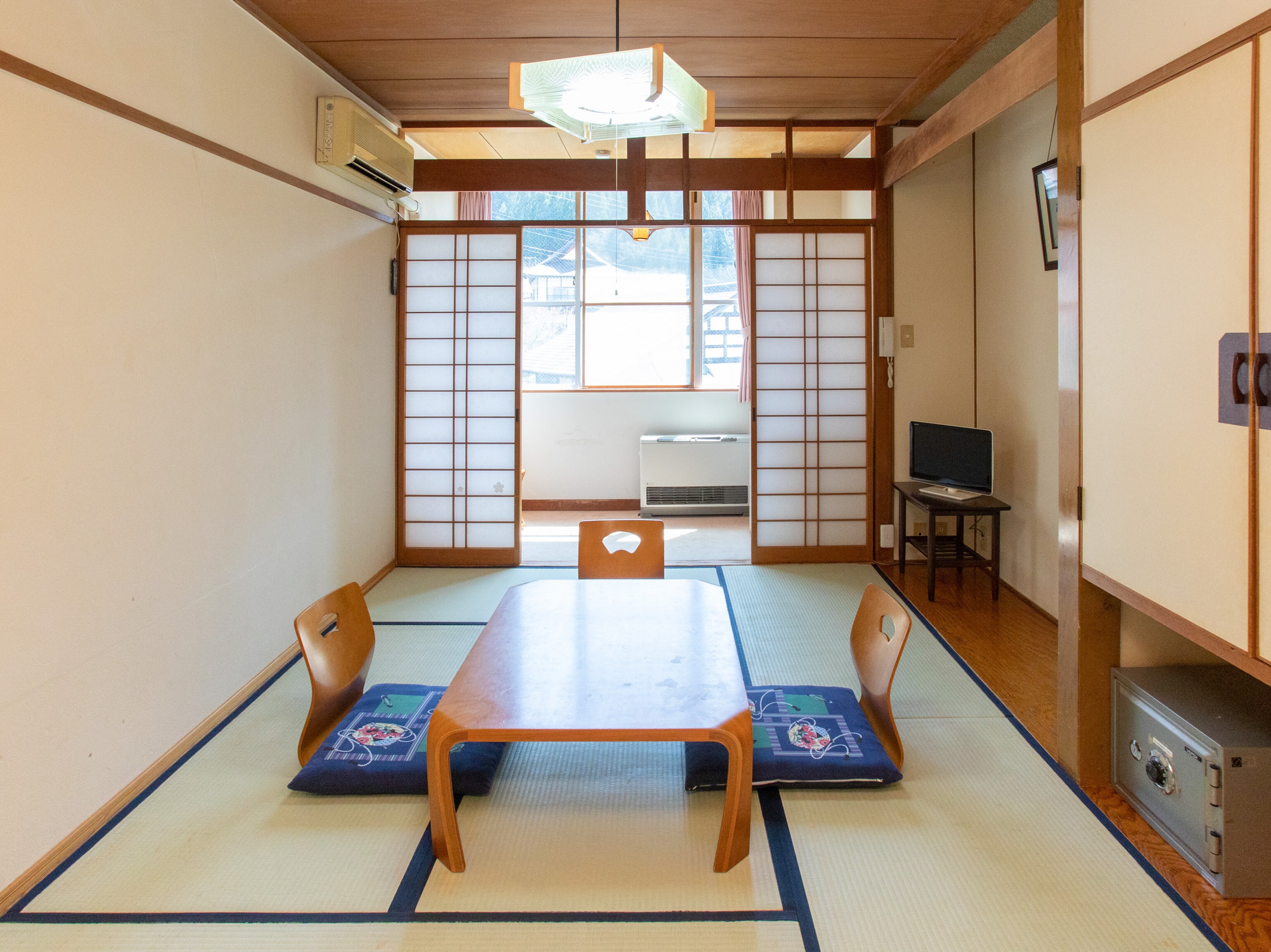 [Non-smoking] Japanese-style room for 1-3 people (no bath or toilet)