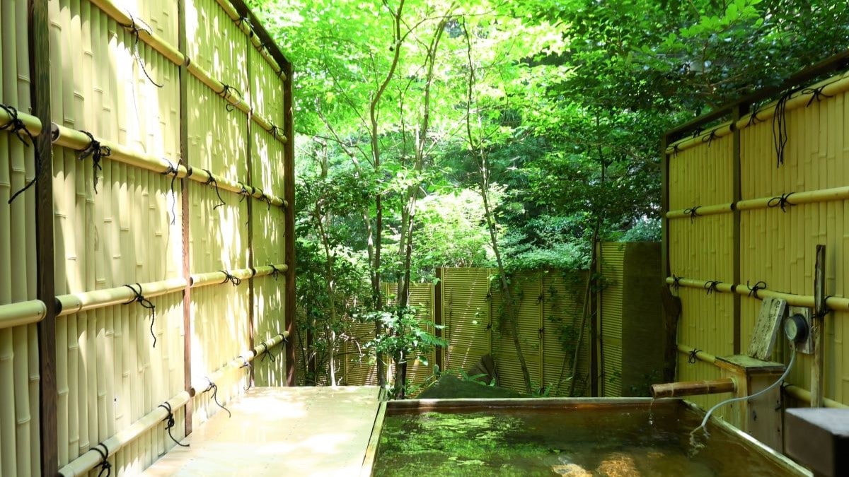 [Private open-air bath] Exclusive use of nature and abundant hot springs. *Autumn leaves, yellow leaves