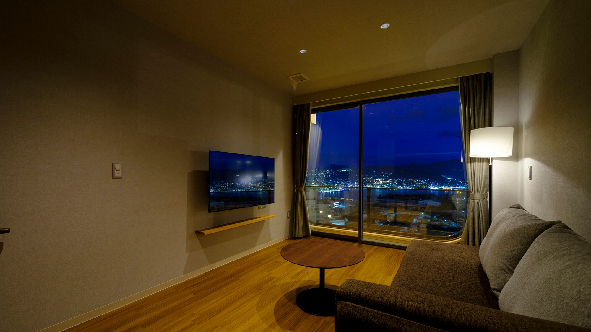 ห้องจูเนียร์สวีทวิวท่าเรือ UDVB พร้อมห้องน้ำวิว