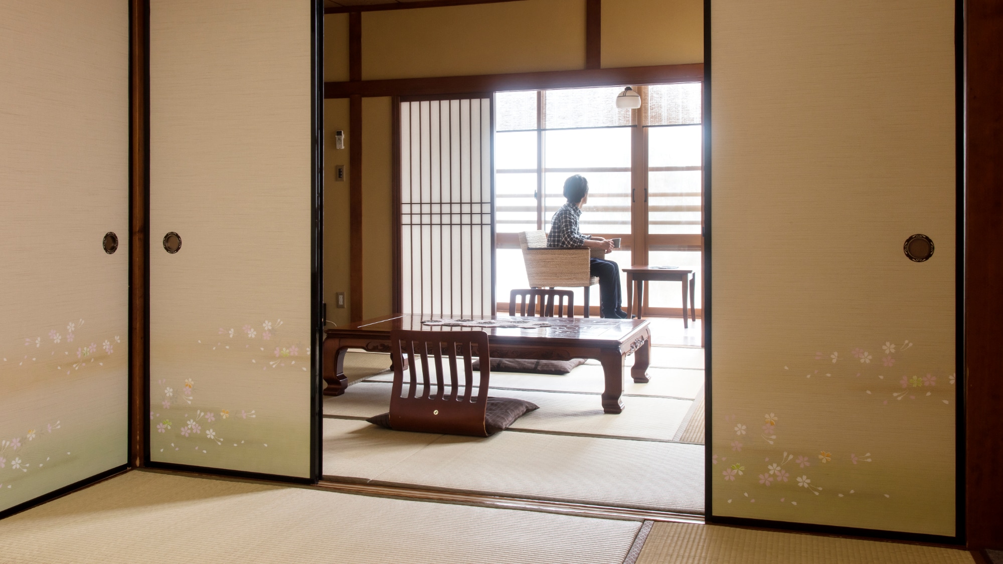 16 tatami Japanese-style corner room (relax on the veranda)