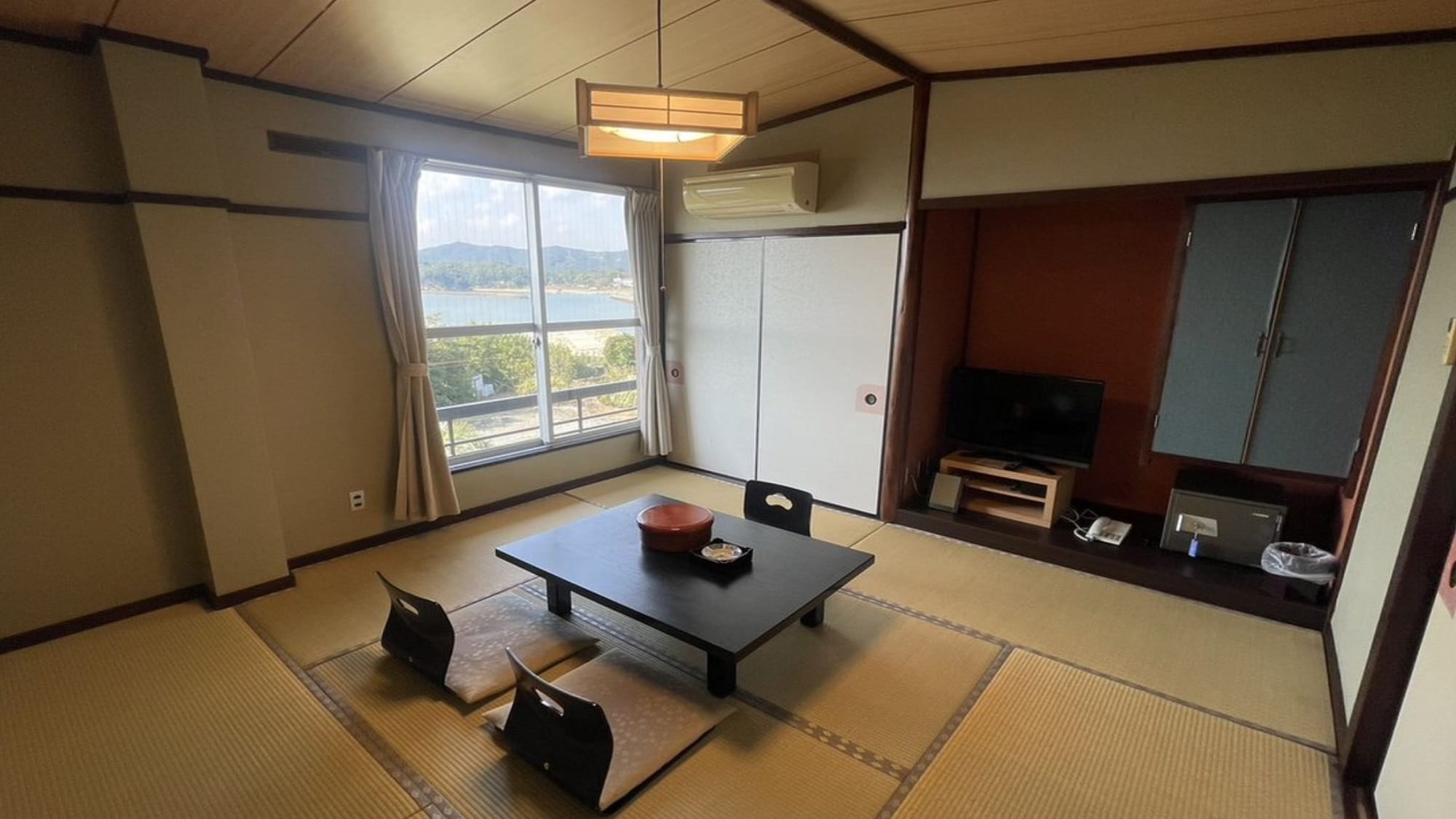 Spectacular ocean view Japanese-style room (8 tatami mats) (with bath and washlet toilet)