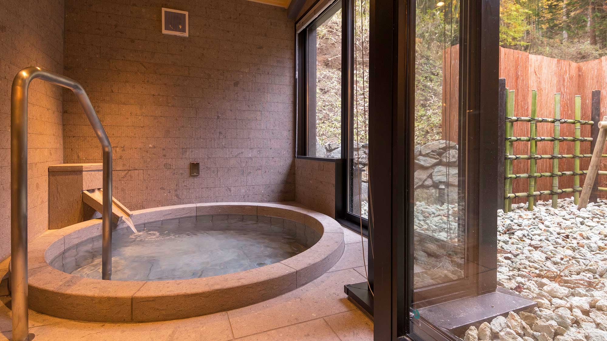 [Annex / 50 square meters] An open-air bath. Enjoy bathing while looking at the garden. *This is not a hot spring.