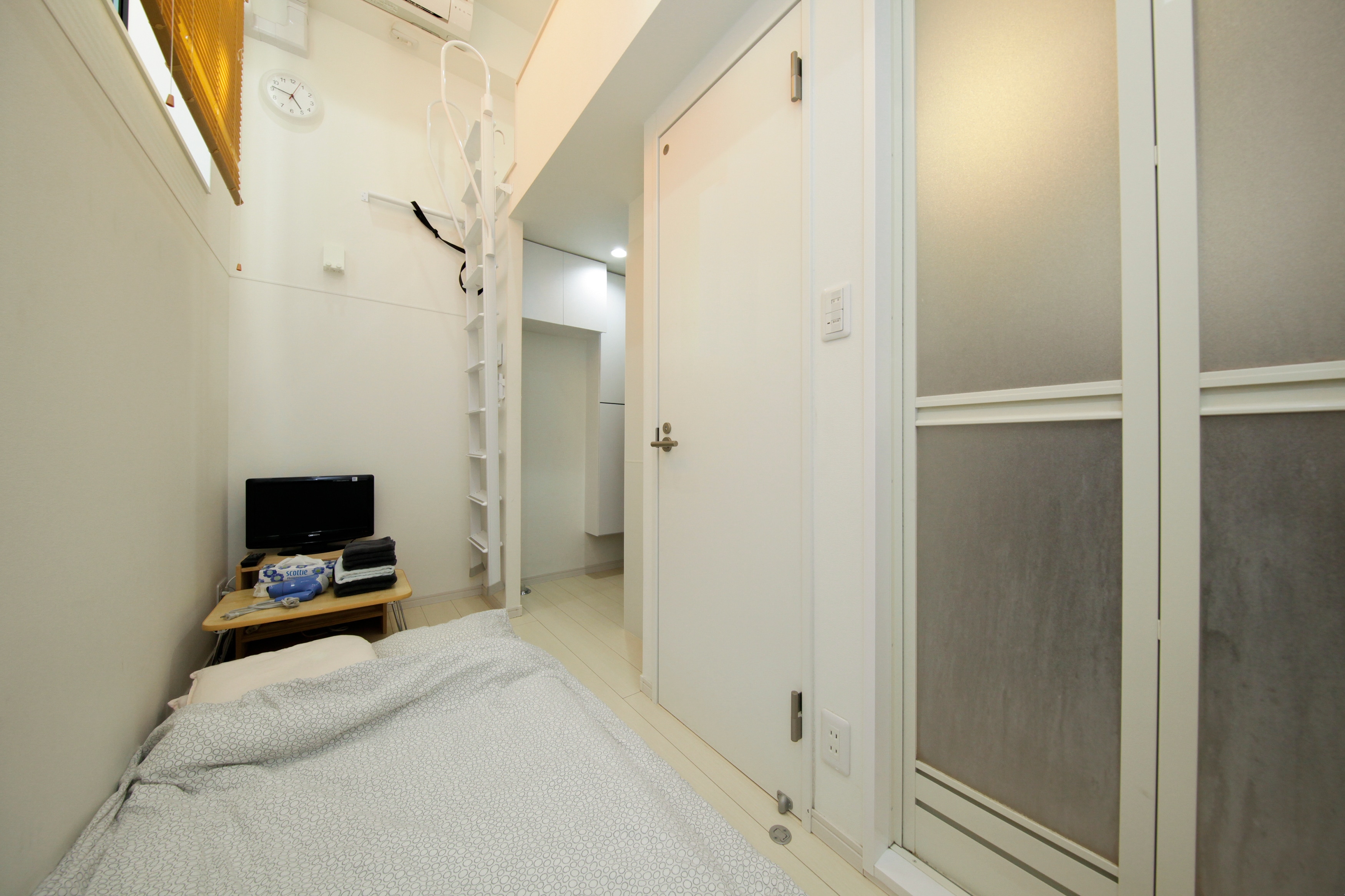 Indoors ⑷